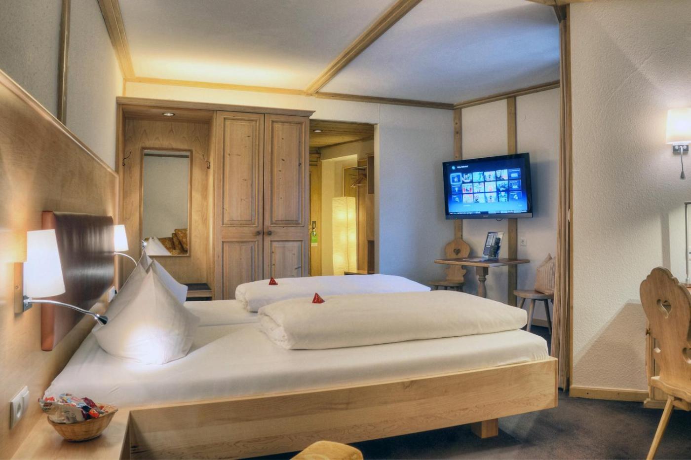 Deluxe Double Room with Bath photo 1