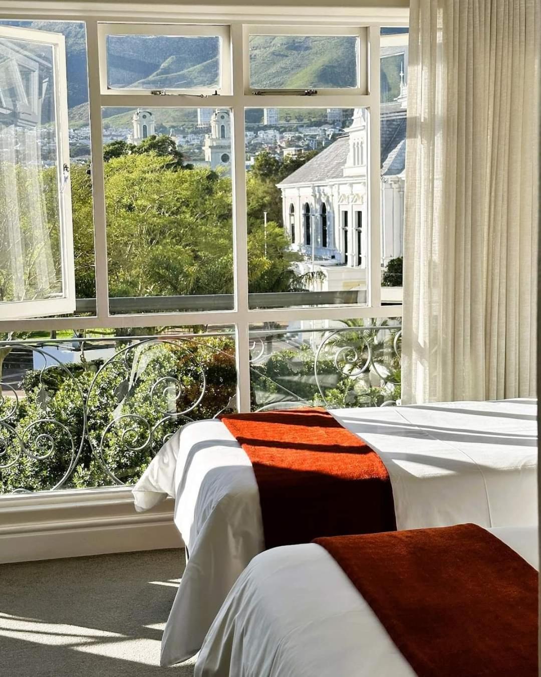 Double/Twin Room with mountain view - Photo 3