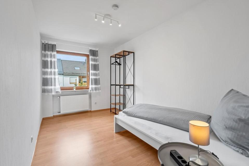 Five-Bedroom House photo 1