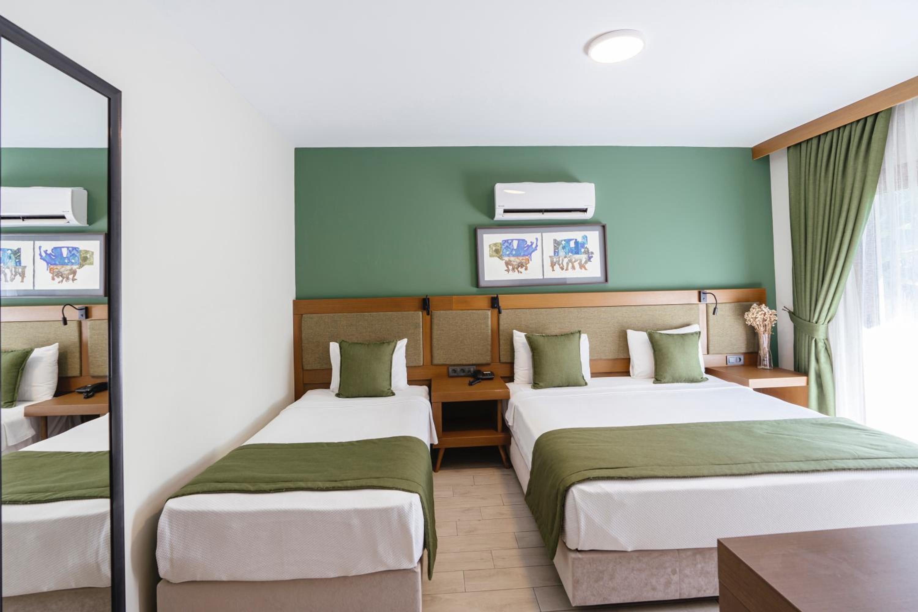 Triple Room with Balcony - Photo 4