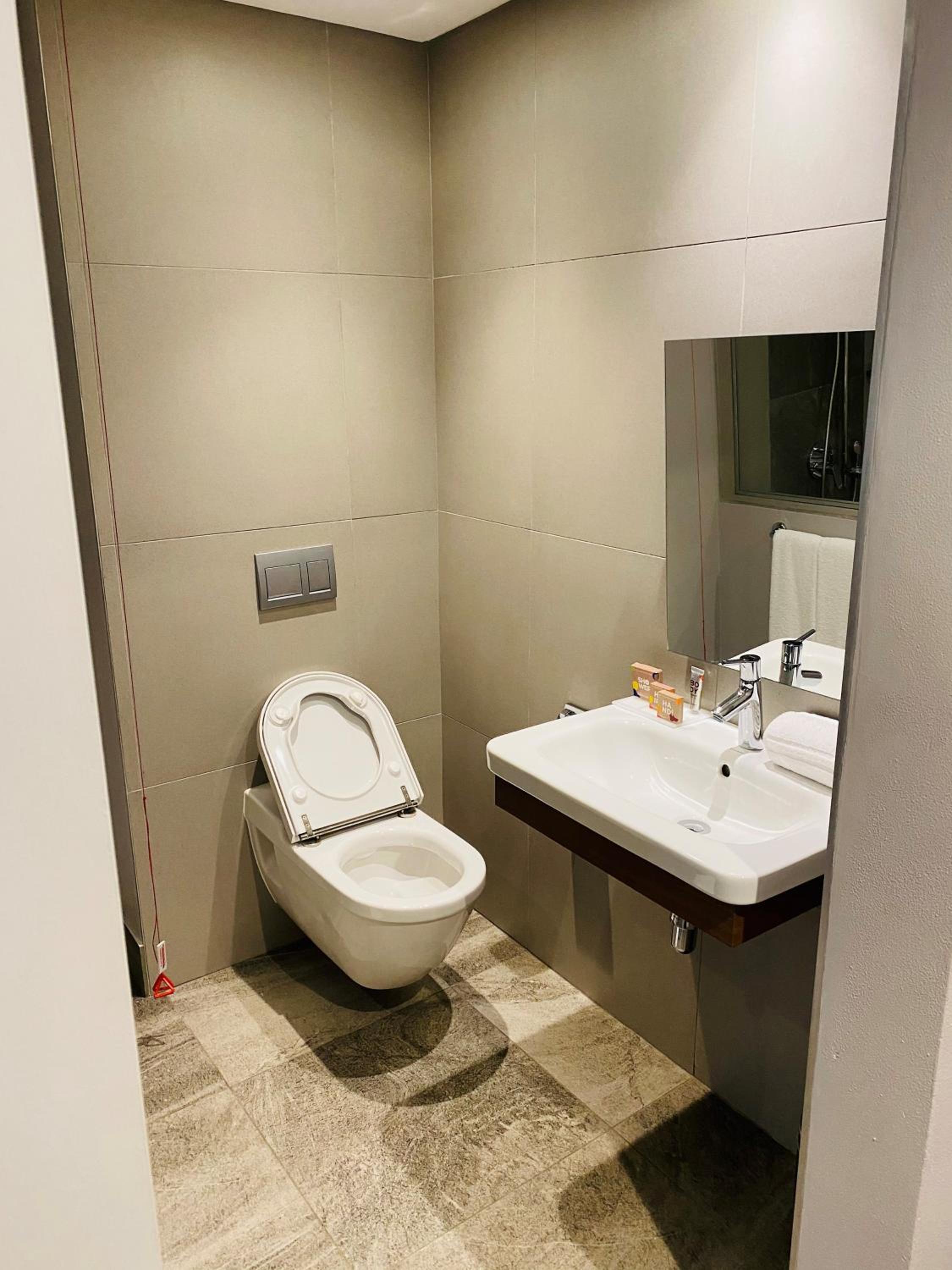 Double Room - Disability Access - Photo 4