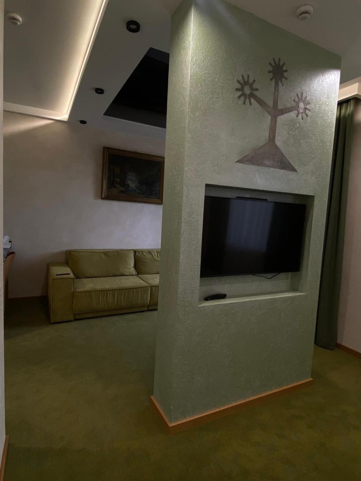 Deluxe Double Room with Balcony photo 1