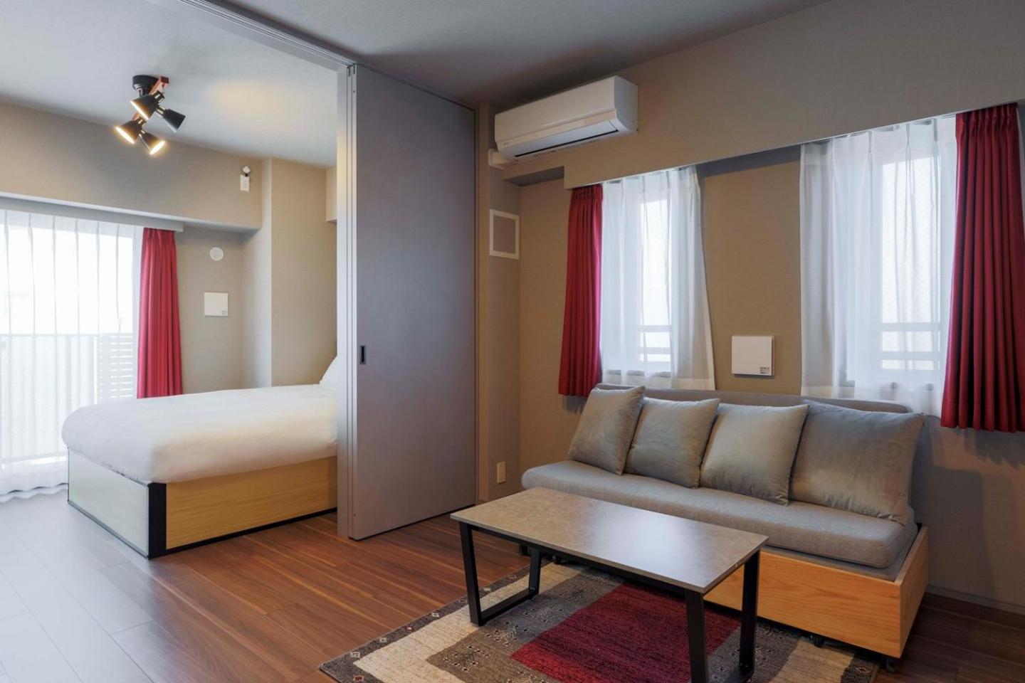 One-Bedroom Apartment photo 1