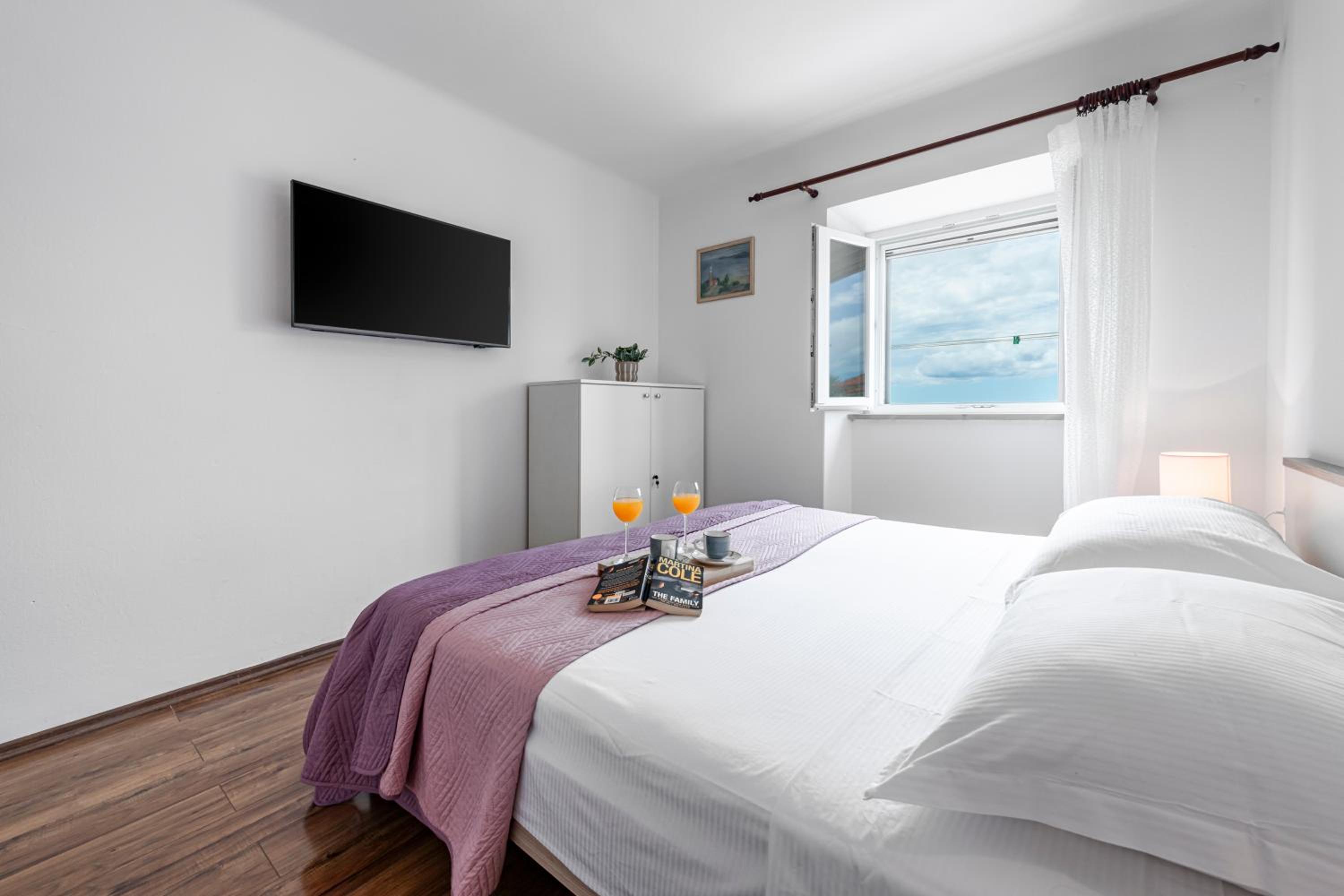 Two-Bedroom Apartment with Terrace and Sea View