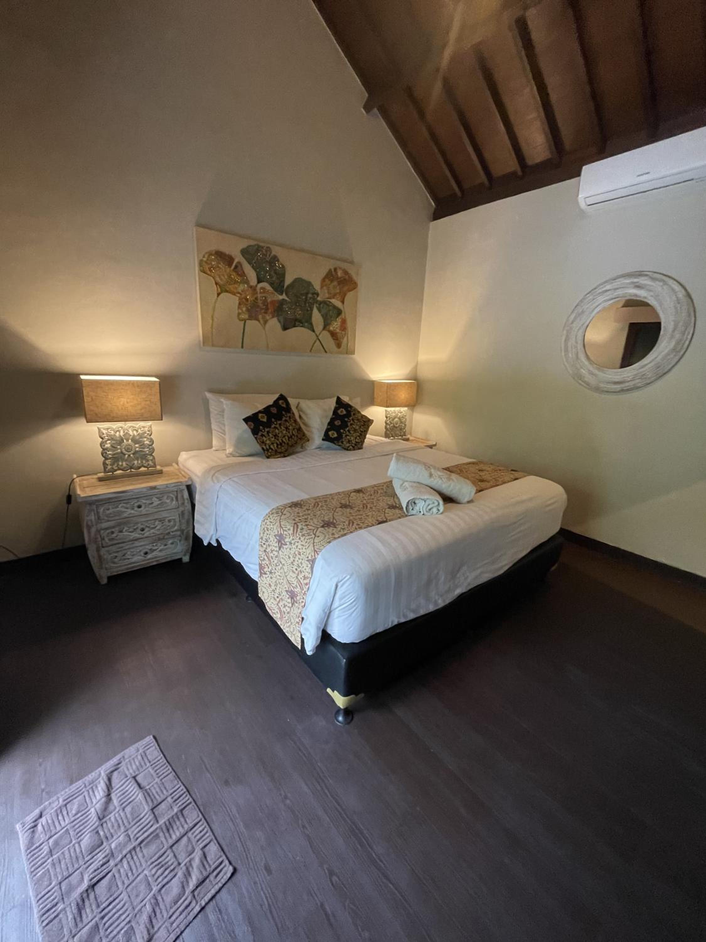 Standard King Room photo 2
