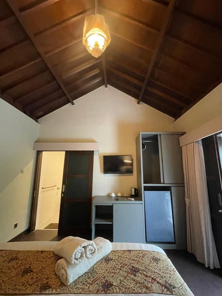 Standard King Room photo 3