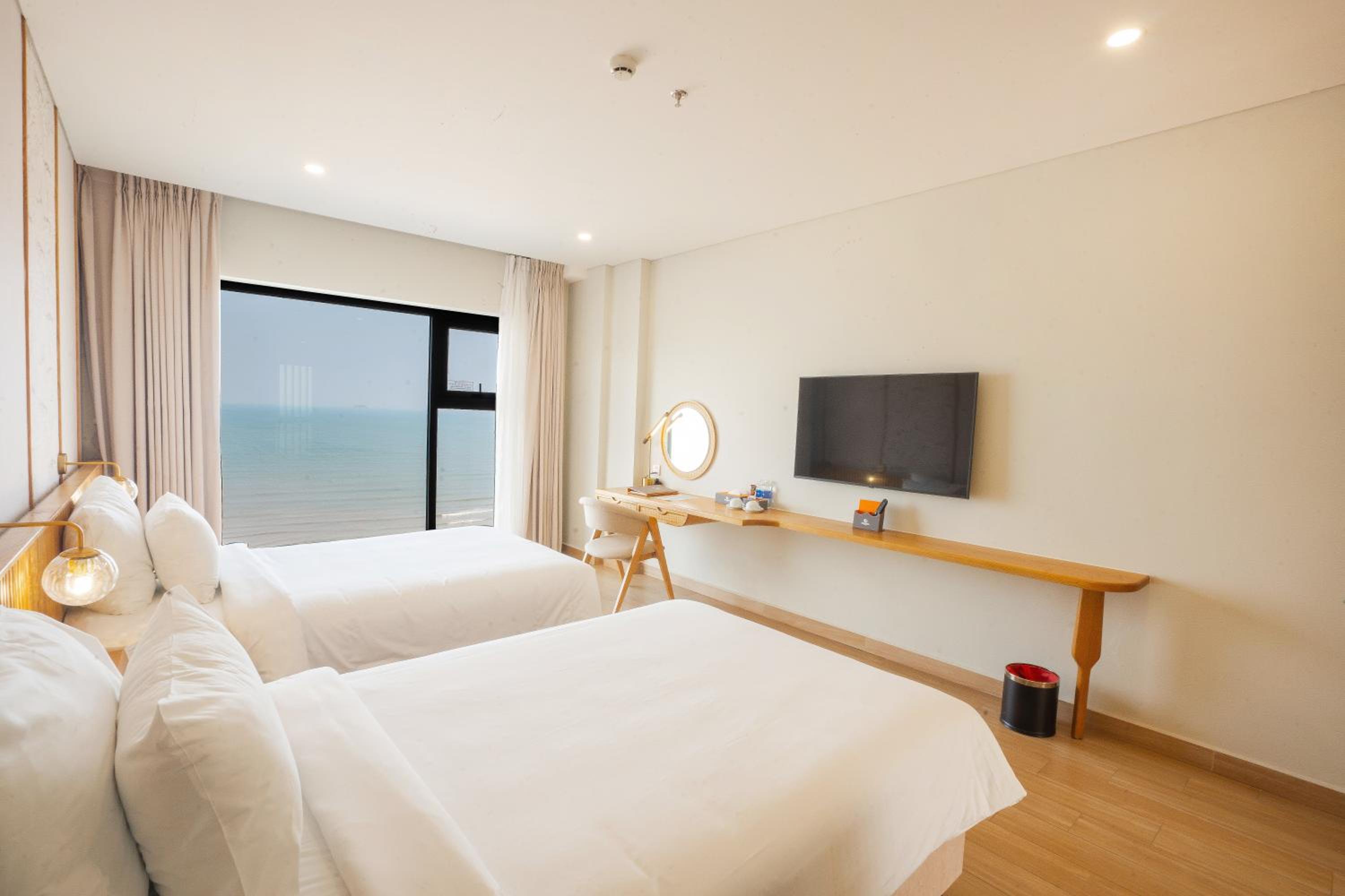 Deluxe Double or Twin Room with Sea View photo 3