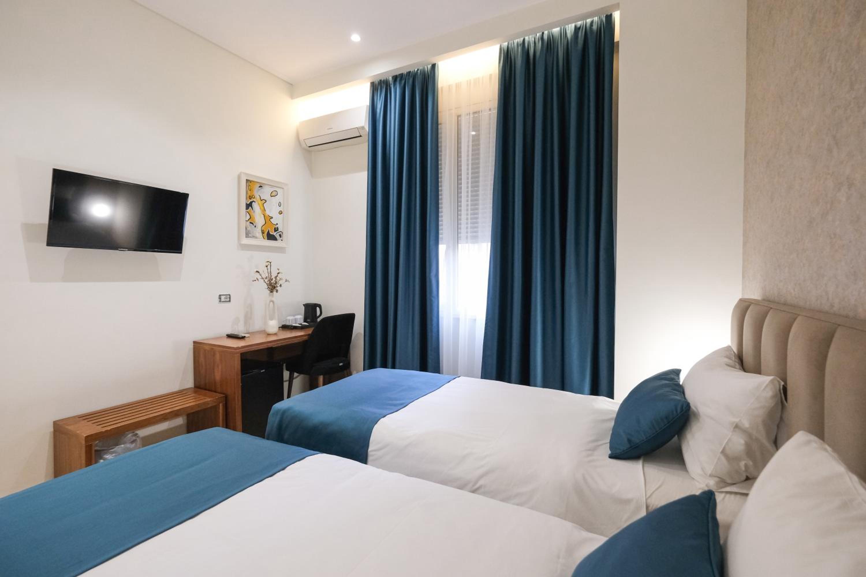 Deluxe King Suite