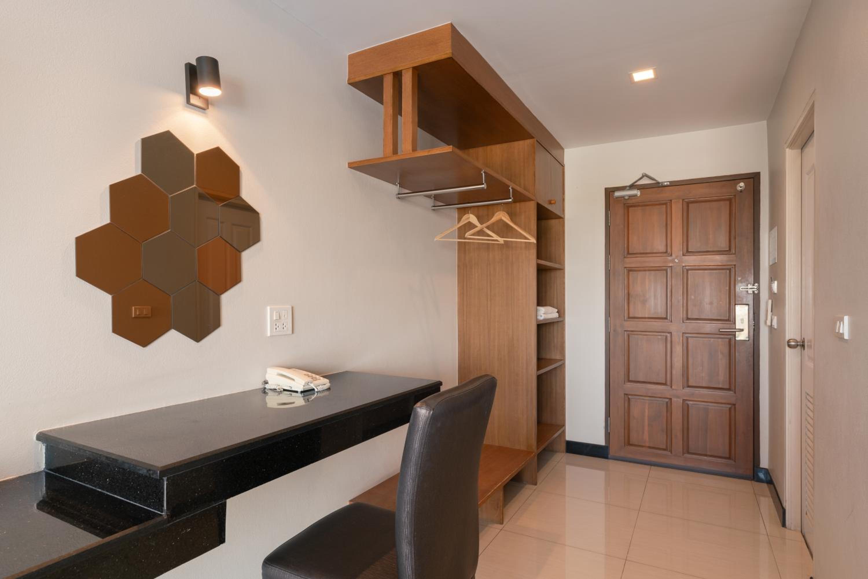 Deluxe Triple Room with Balcony photo 3