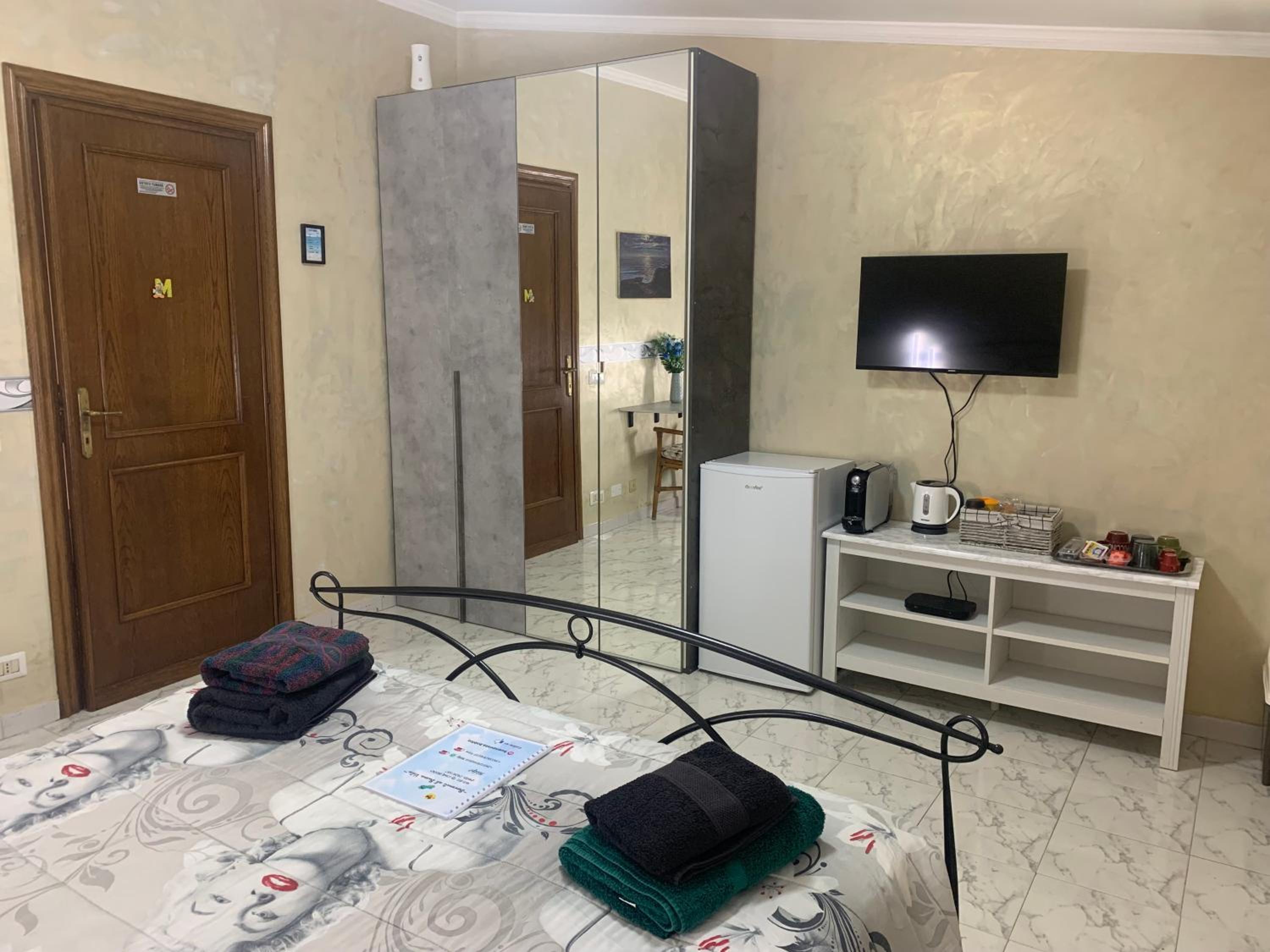 Double Room with Private External Bathroom photo 3