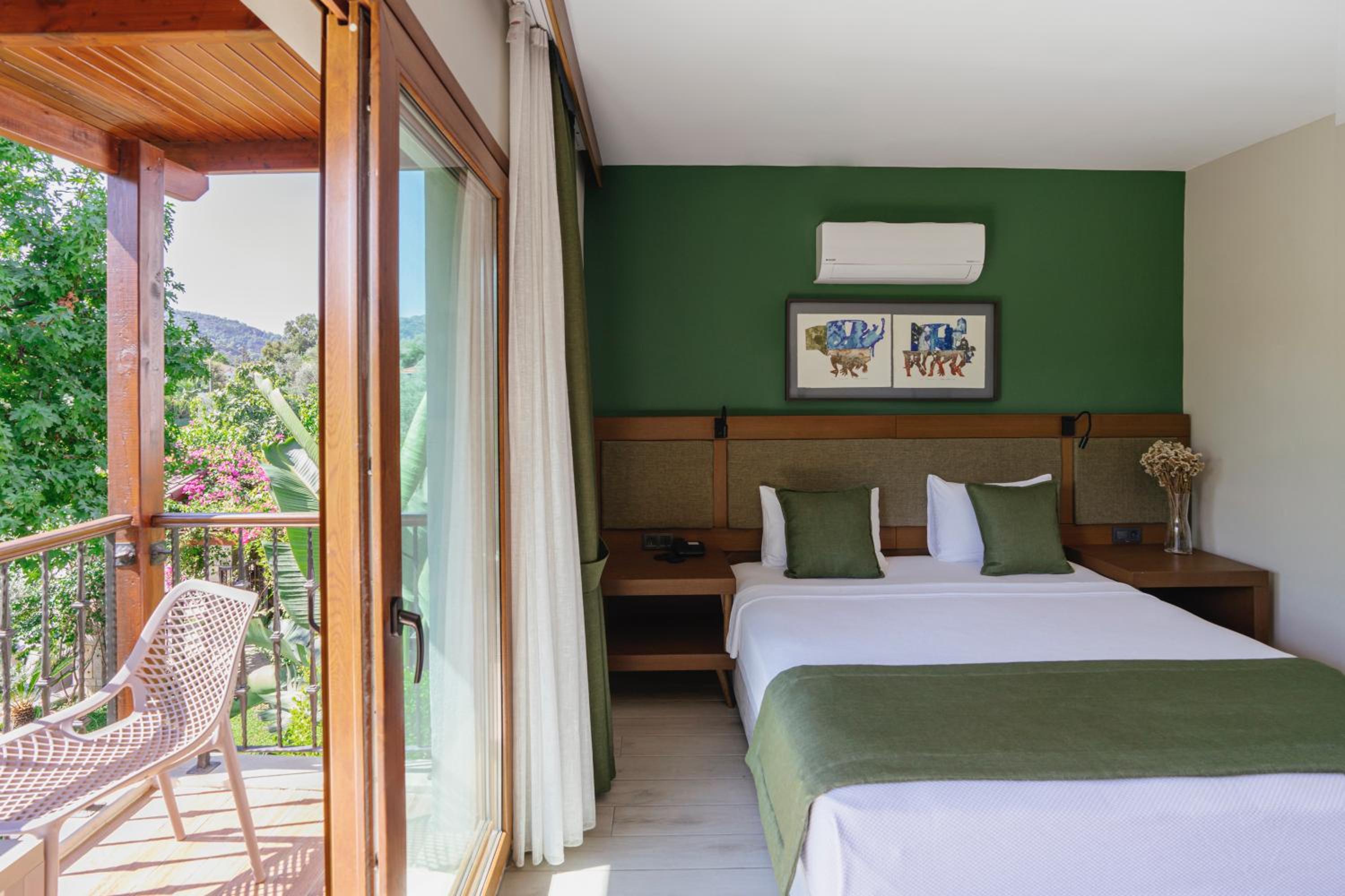 Double Room with Balcony - Photo 1