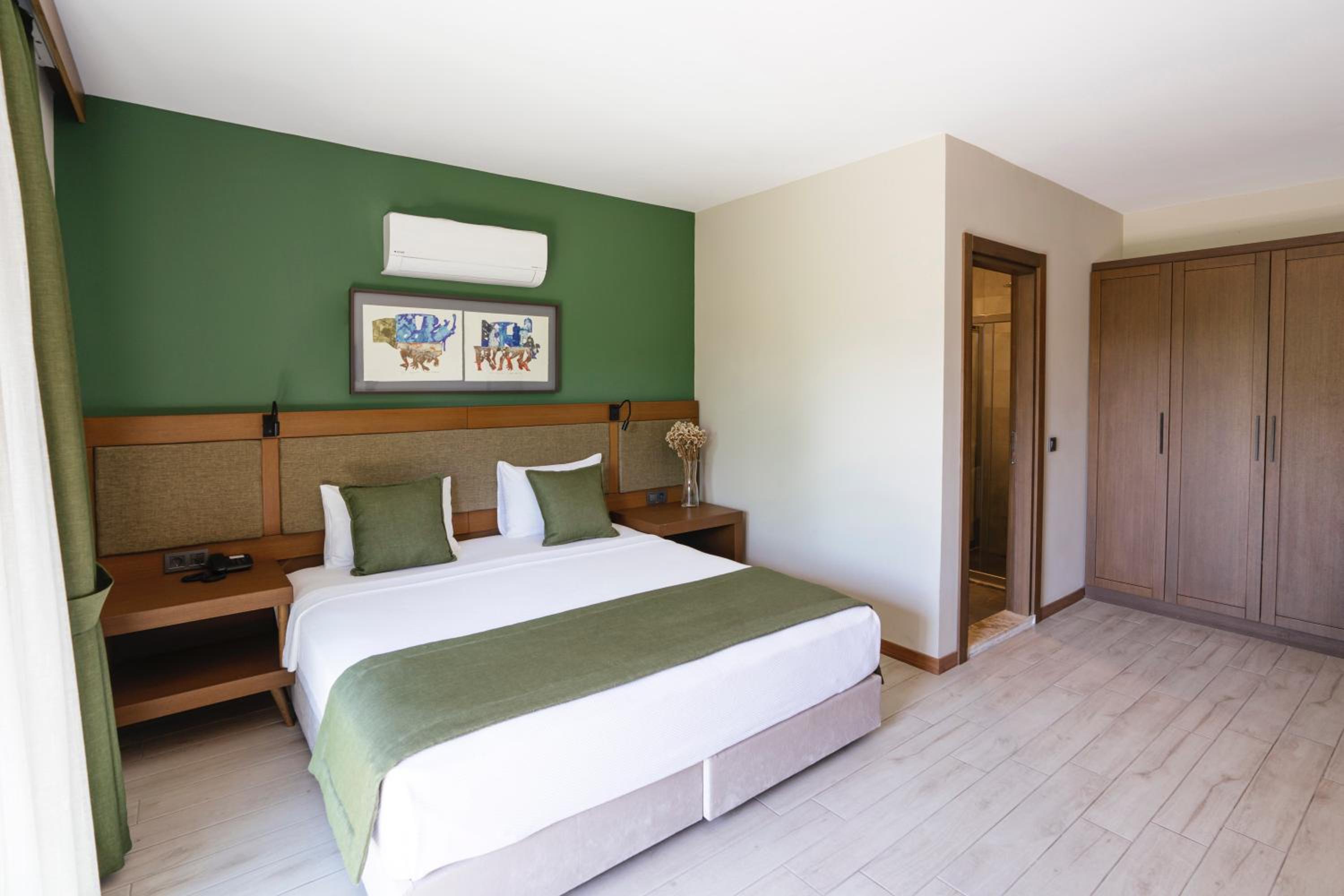 Double Room with Balcony - Photo 5