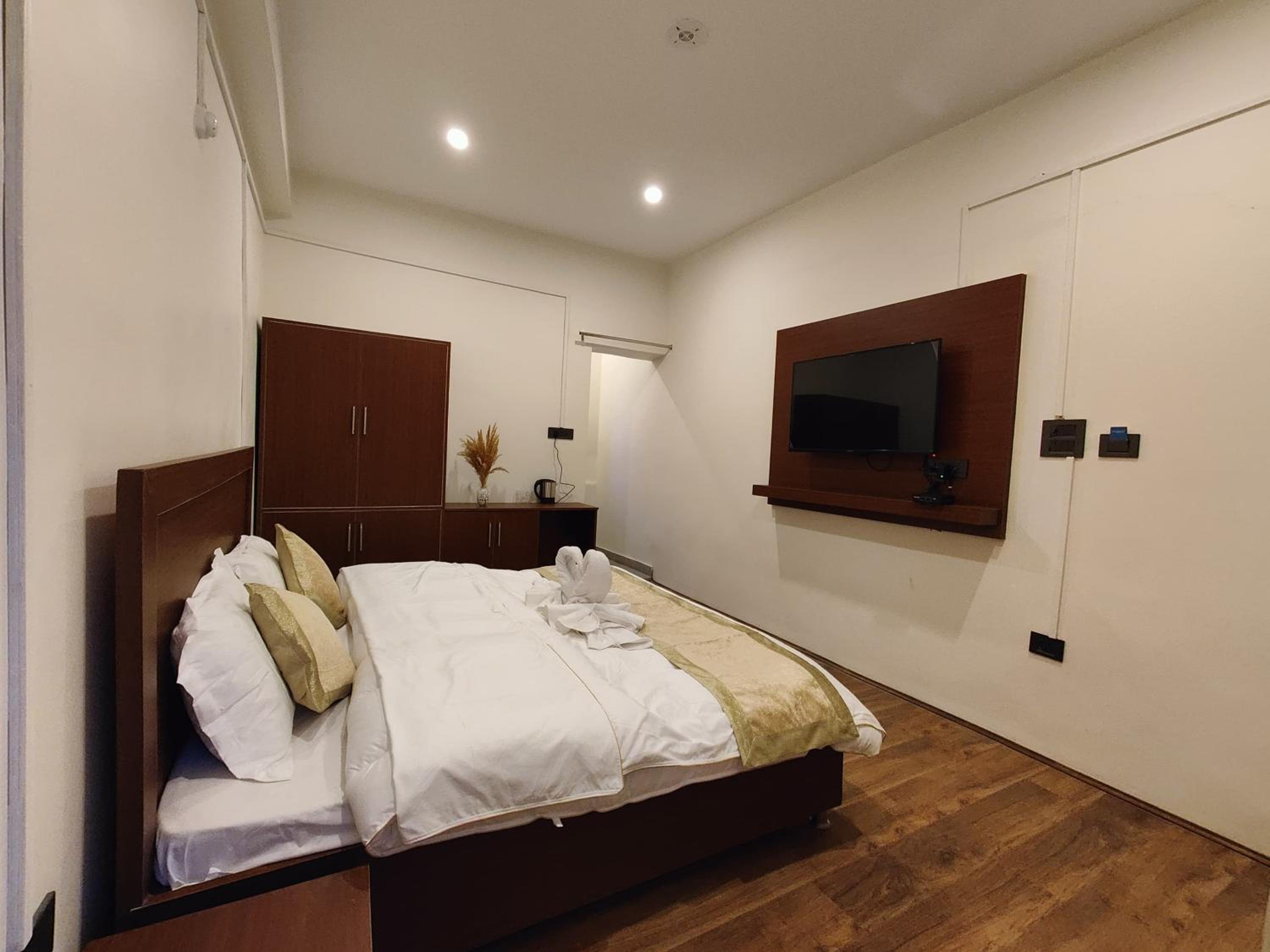 Deluxe Double or Twin Room photo 3