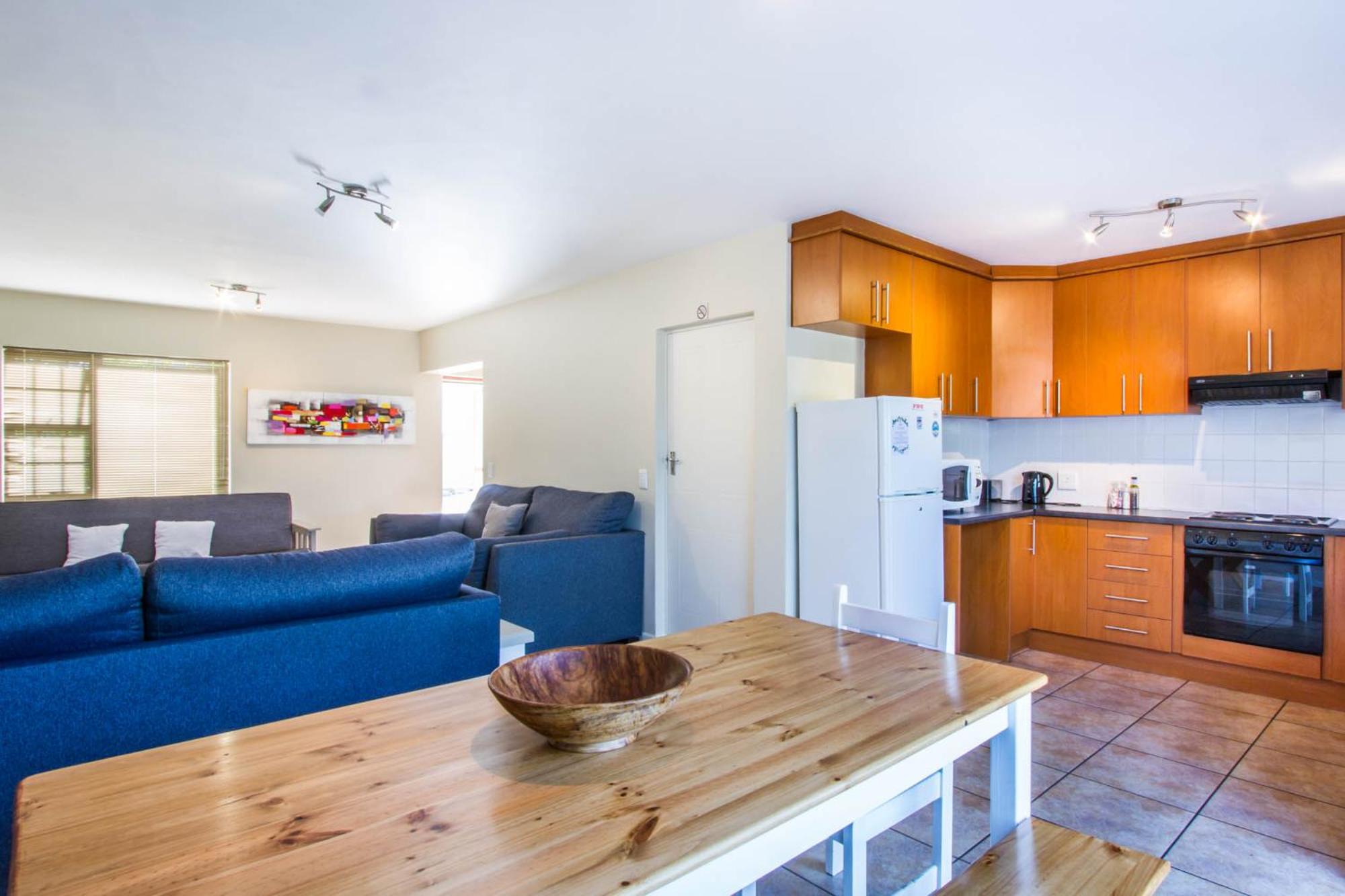 Three Bedroom House - Photo 2