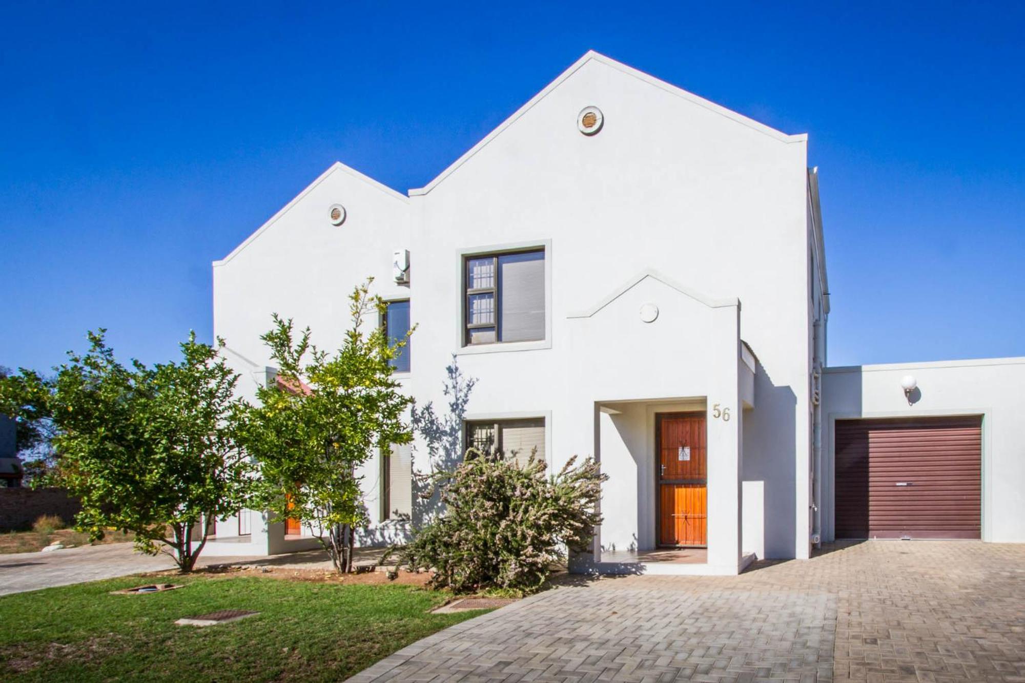 Three Bedroom House - Photo 4