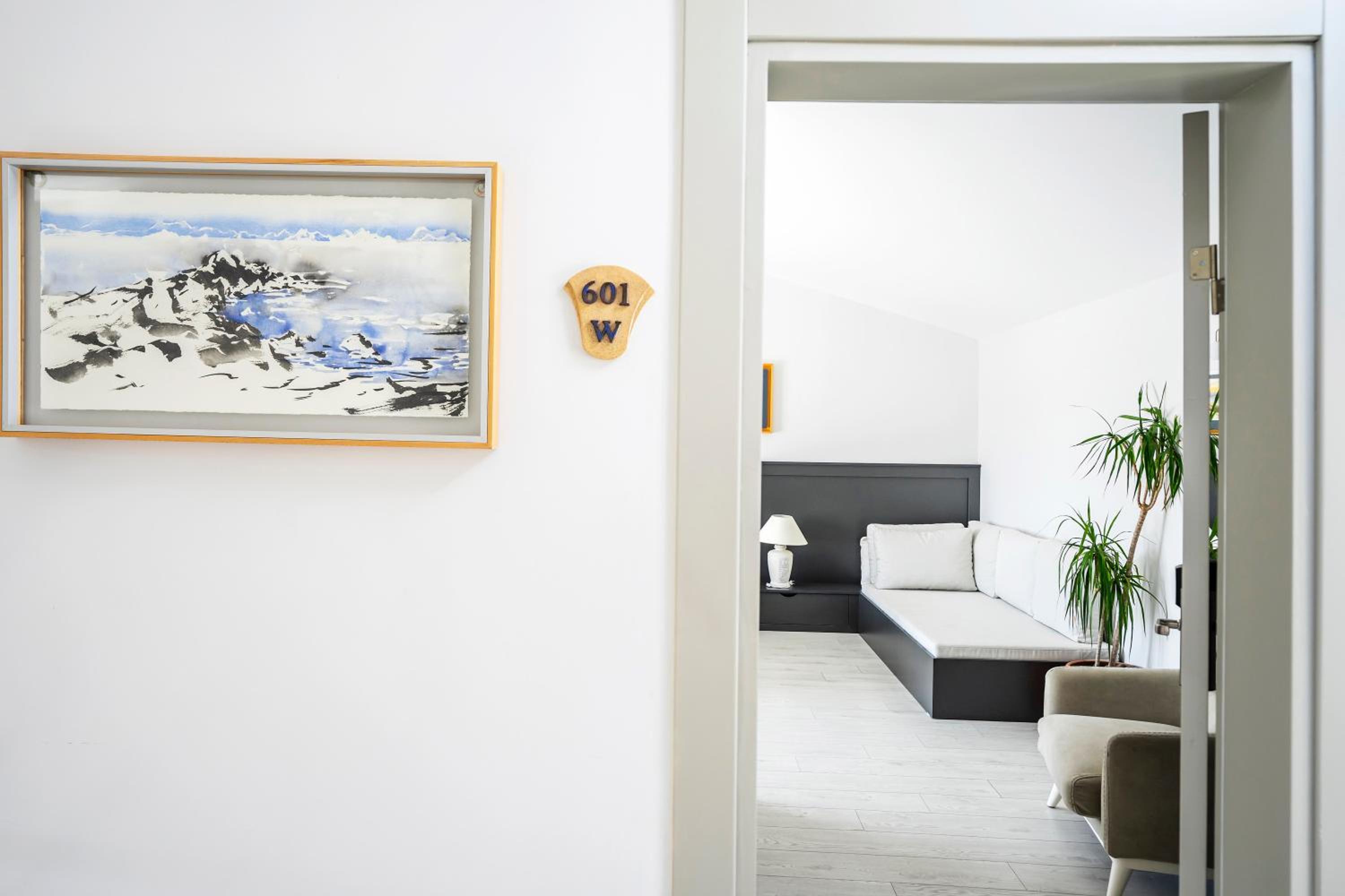 Junior Suite with Pool View - Photo 1