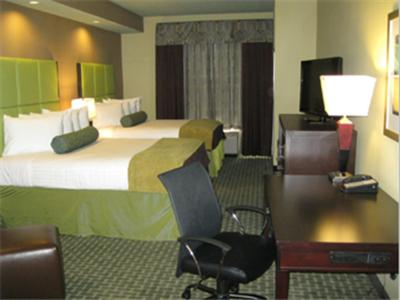 Queen Suite - Non-Smoking - Photo 4
