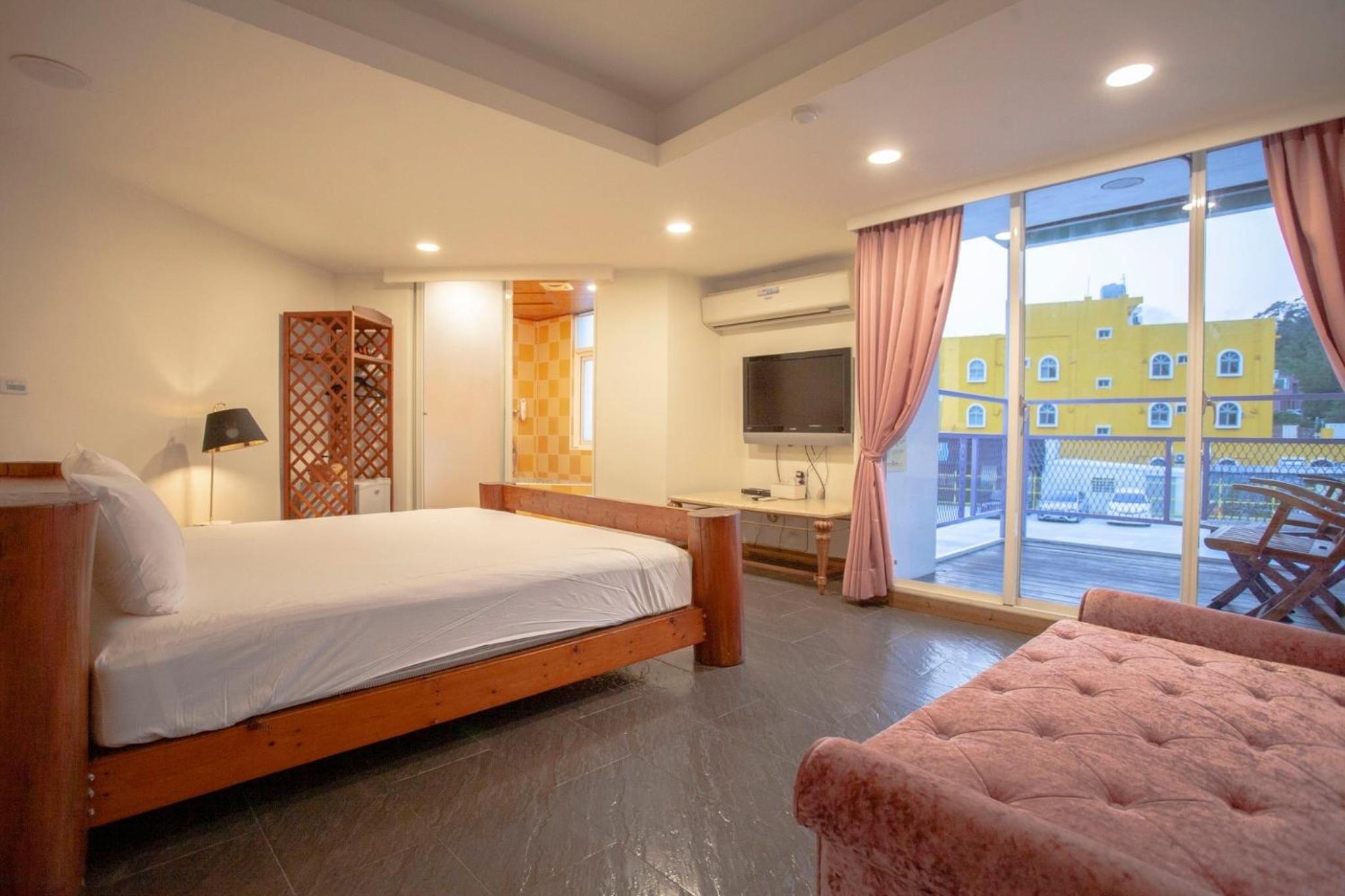 Deluxe Double Room With Side Sea View photo 3