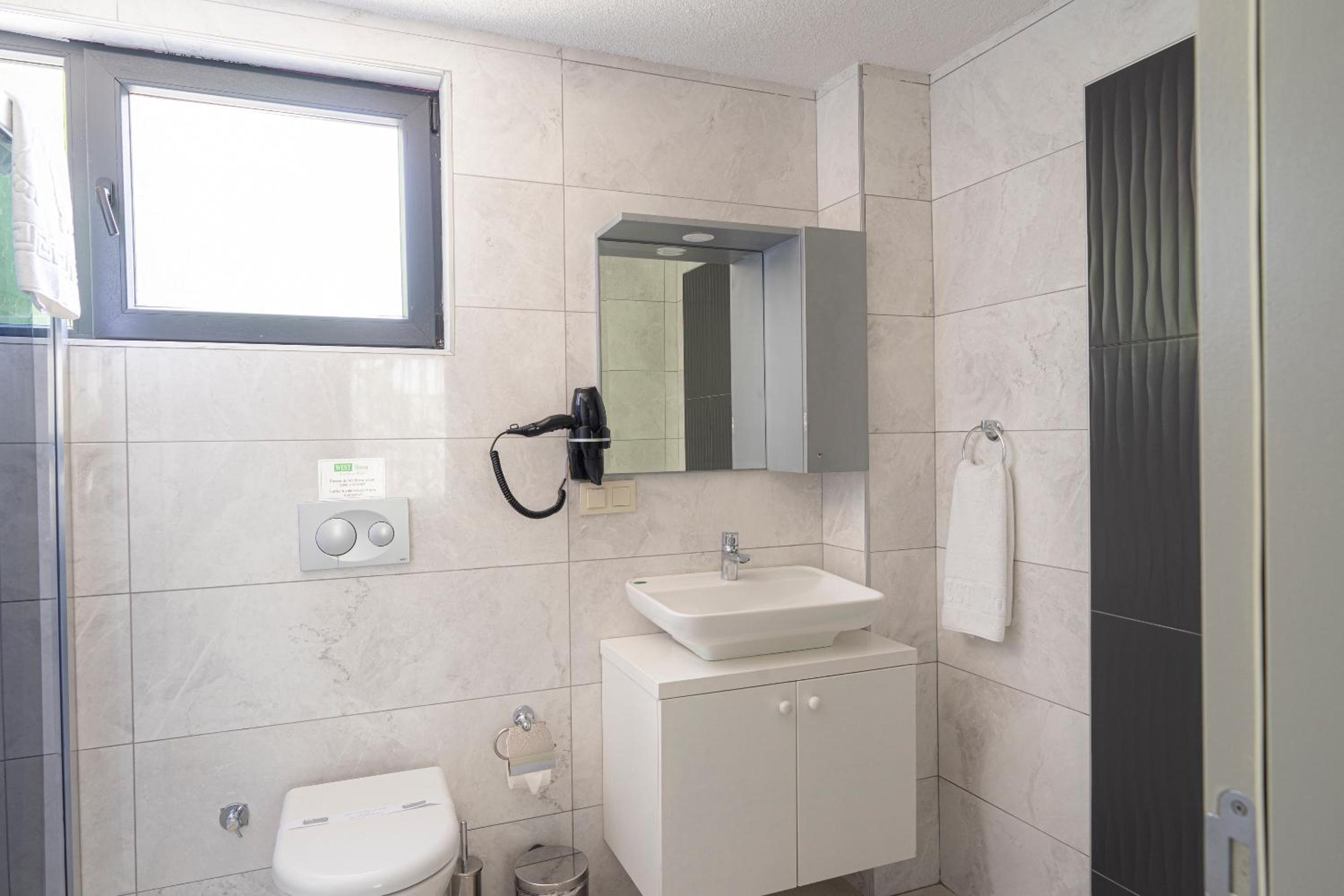 Double or Twin Room with Garden View - Photo 5