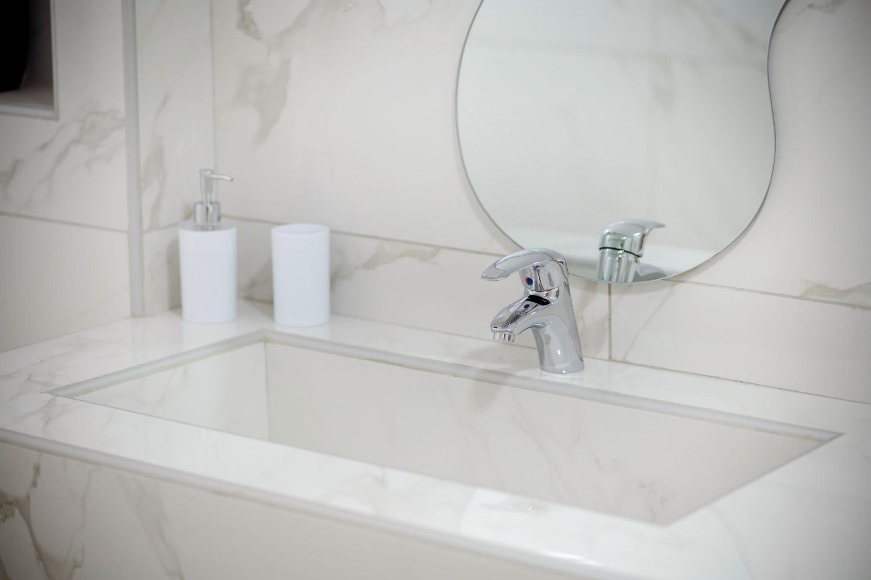 Studio with Spa Bath - Photo 17