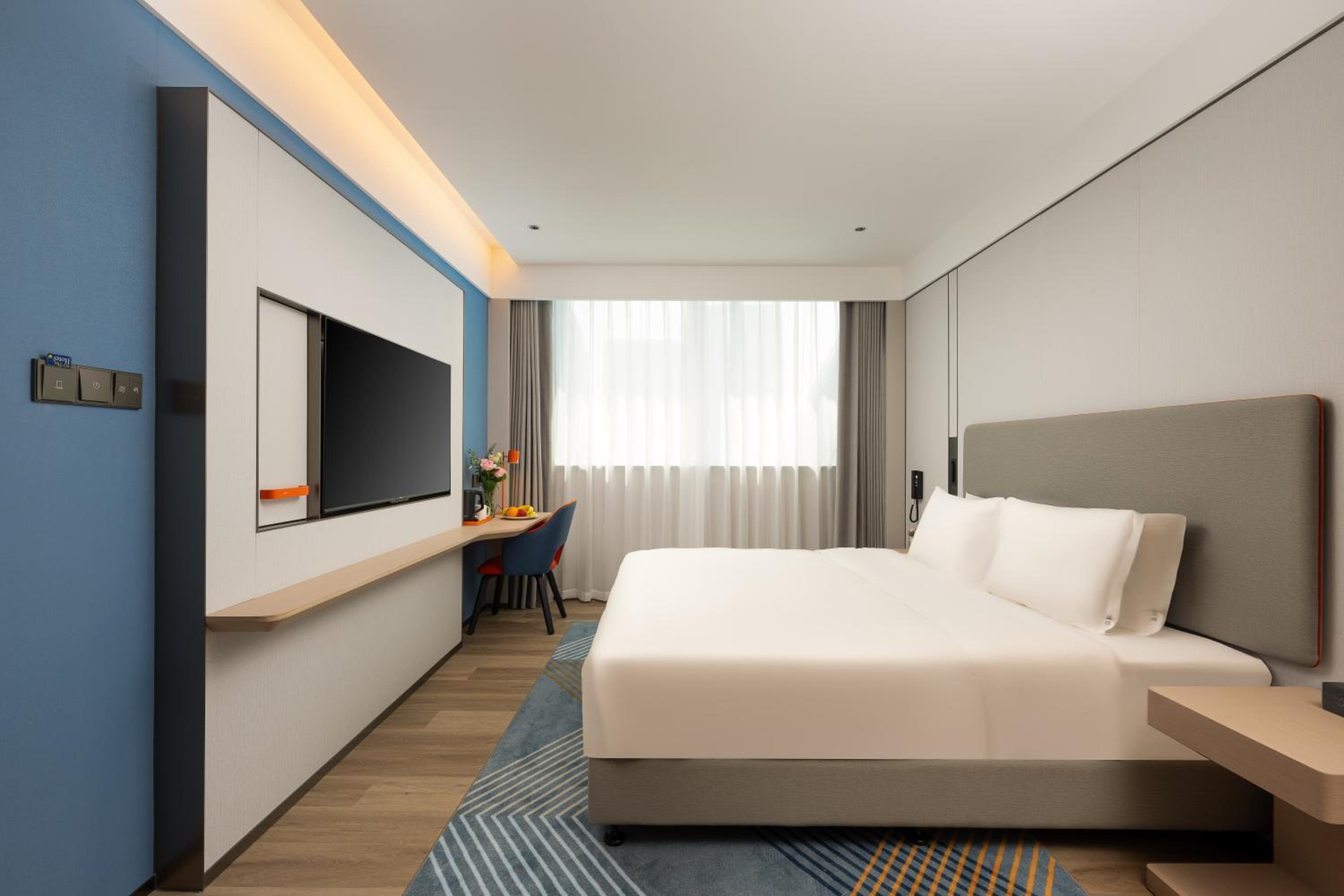 Standard King Room - Accessible photo 1