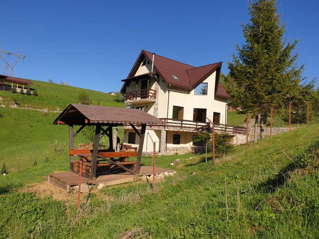 Three-Bedroom House photo 2