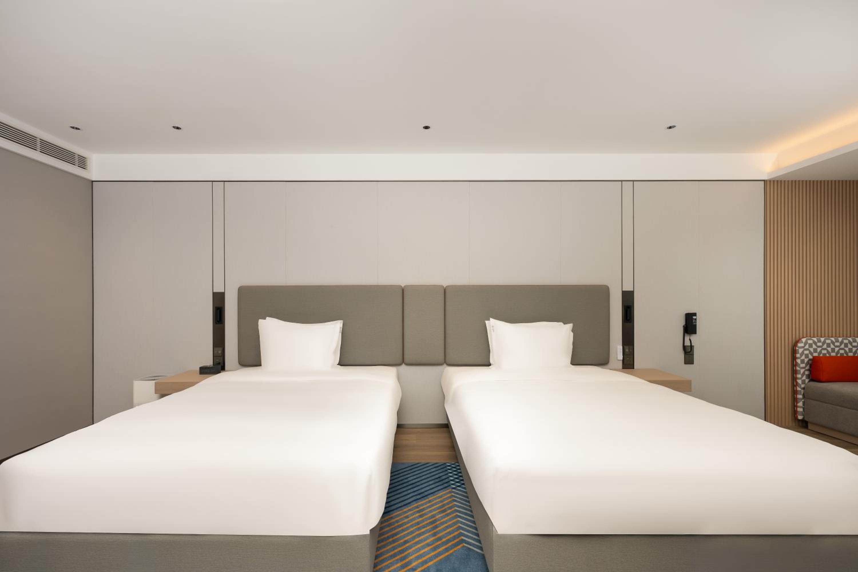 Standard Double Room with Two Double Beds photo 2