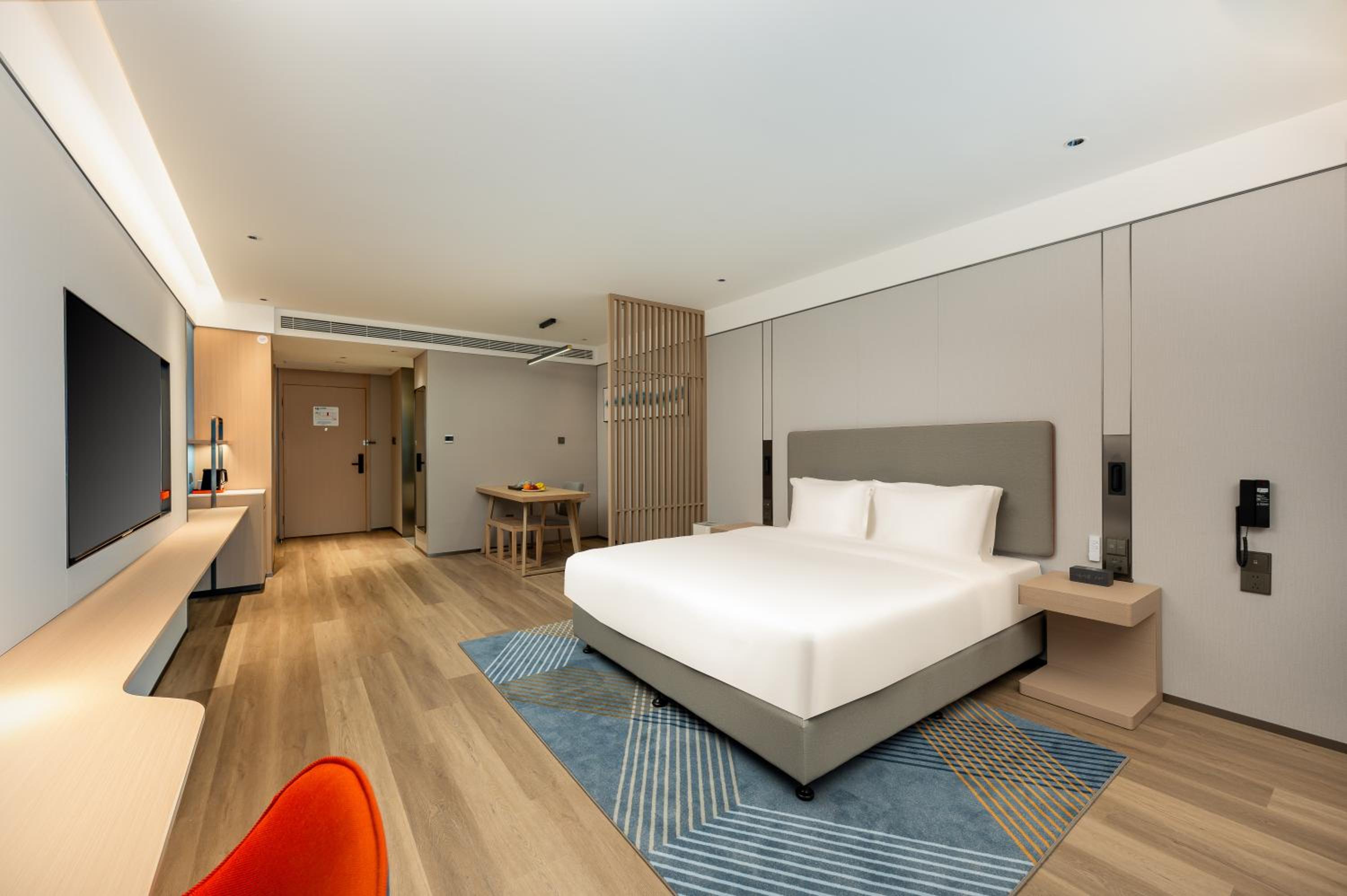 Standard King Room with Extra Floor Space photo 1