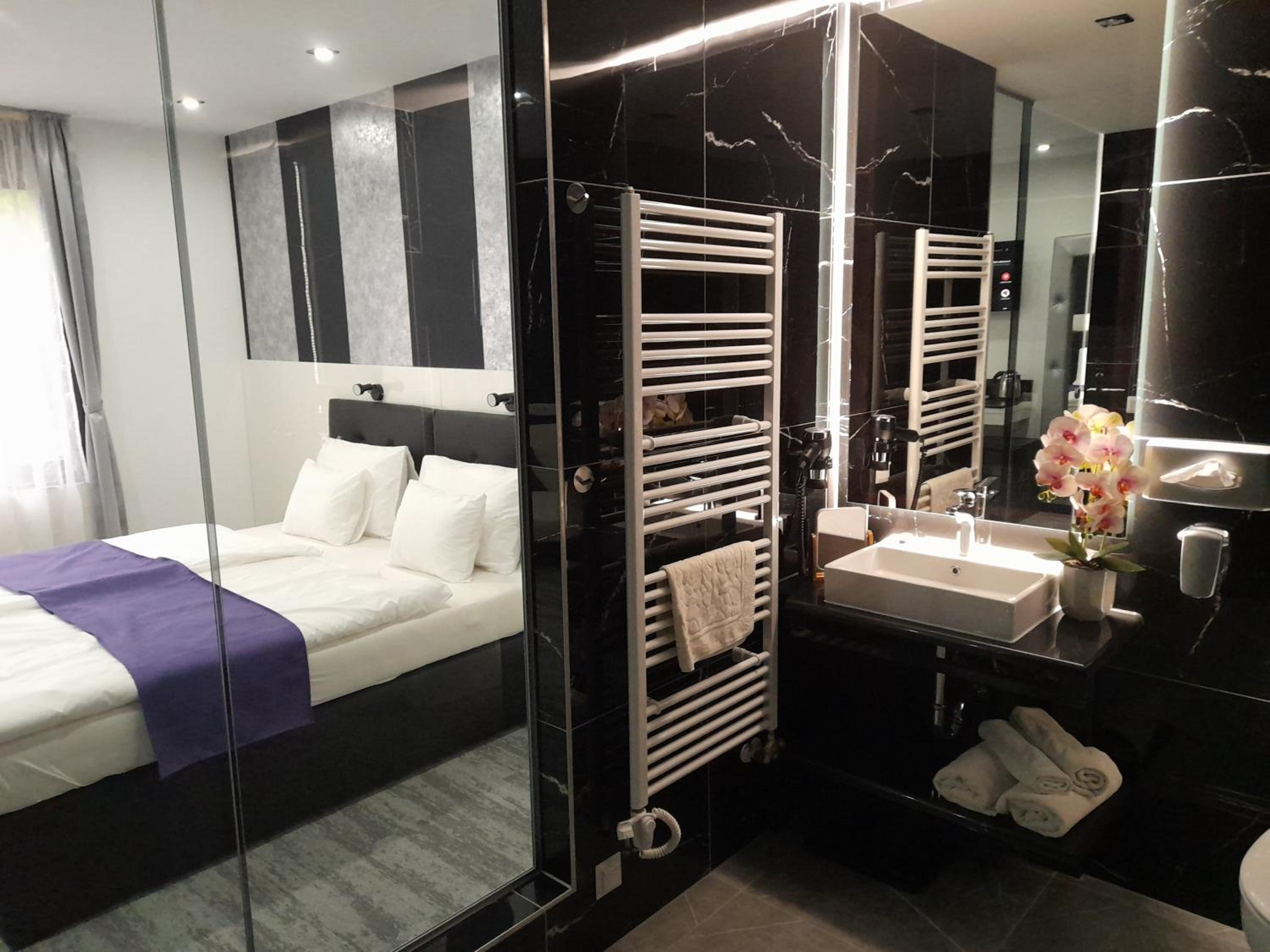Standard Double Room photo 3