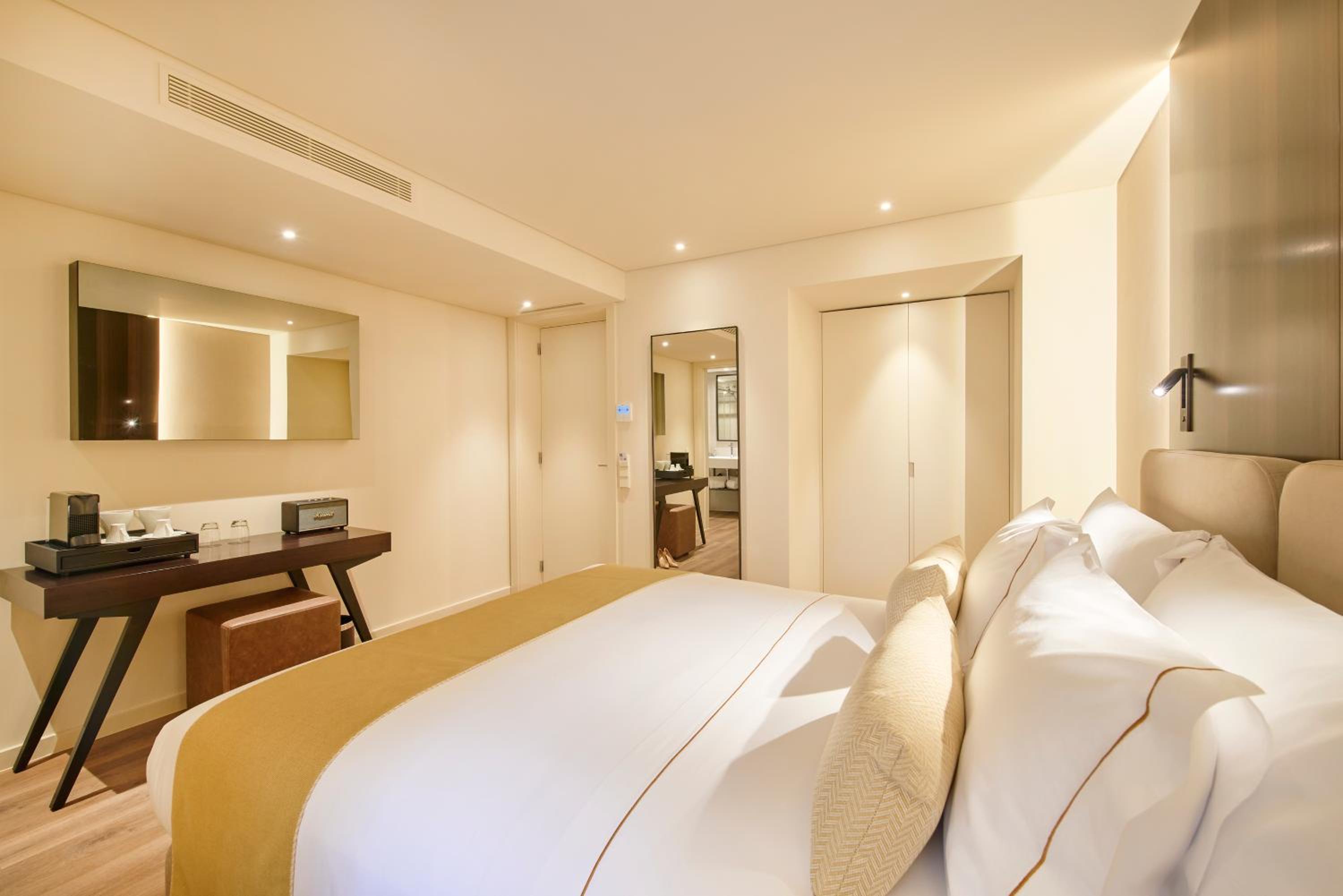 Double Room with Interior View - Photo 10