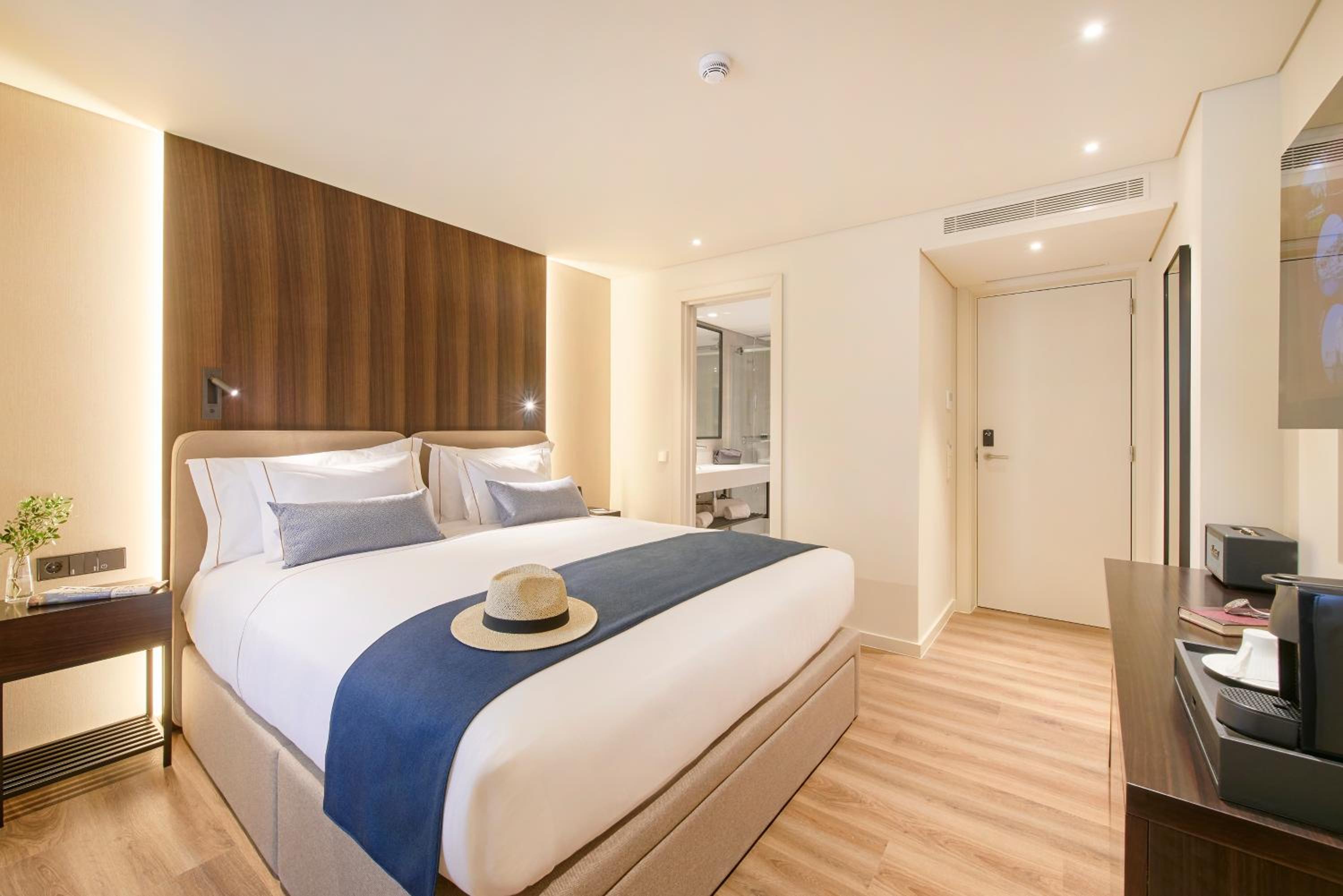Double Room with Interior View - Photo 4