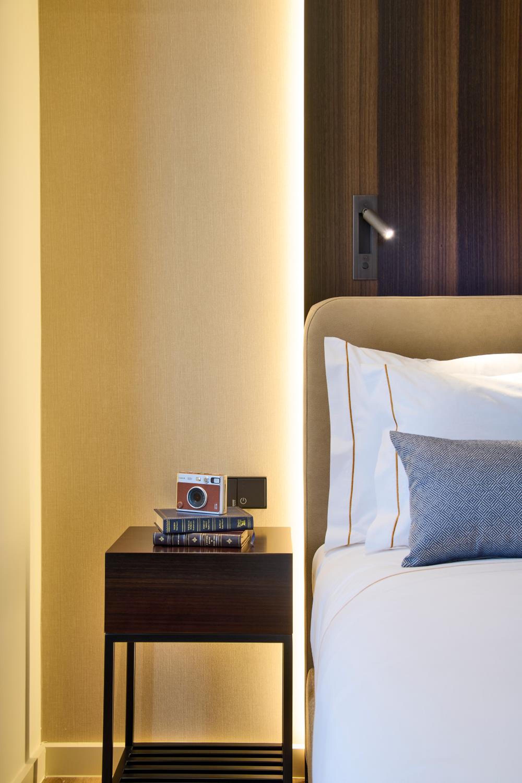 Double or Twin Room with City View - Photo 12