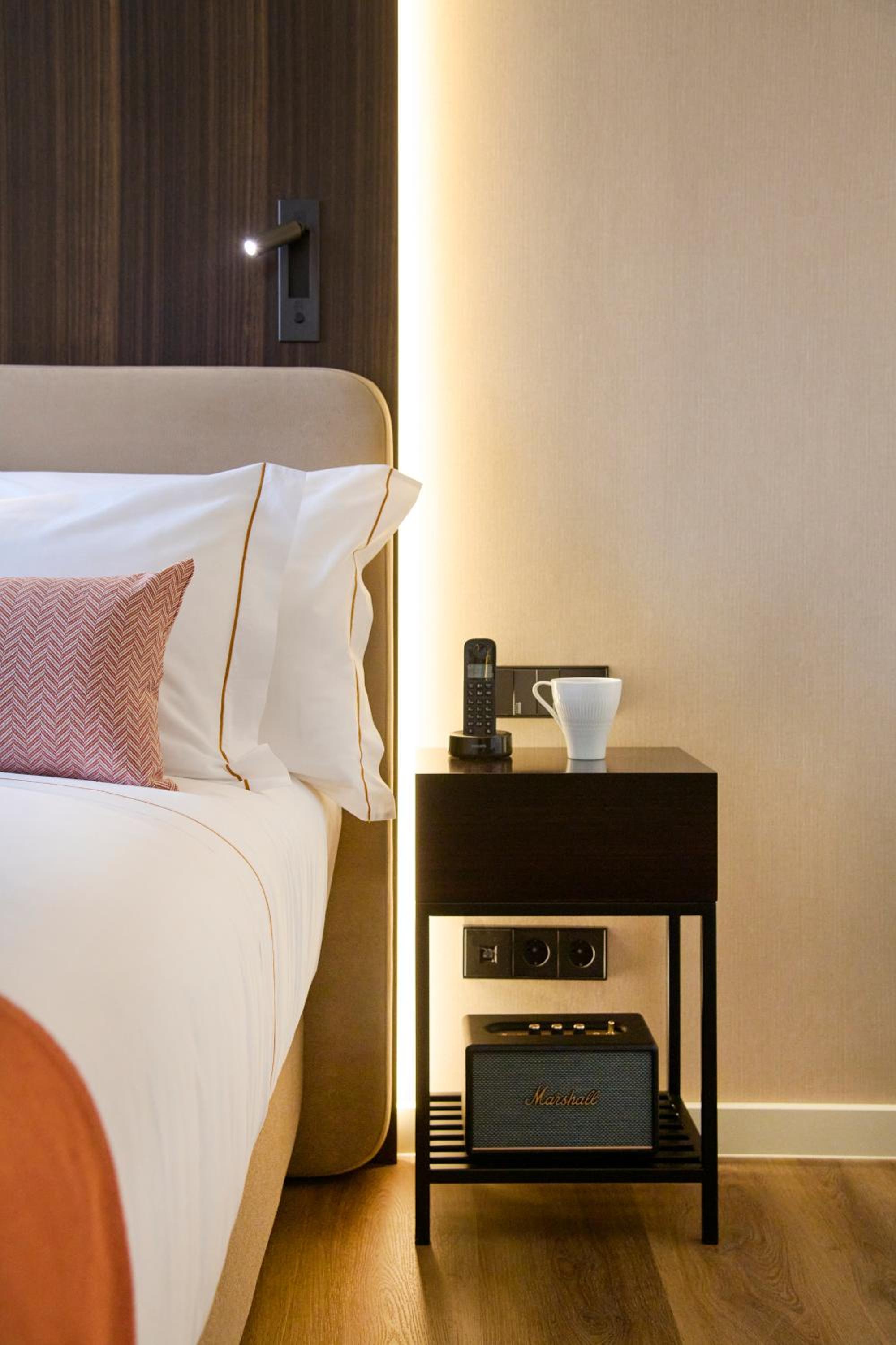 Double or Twin Room with City View - Photo 16