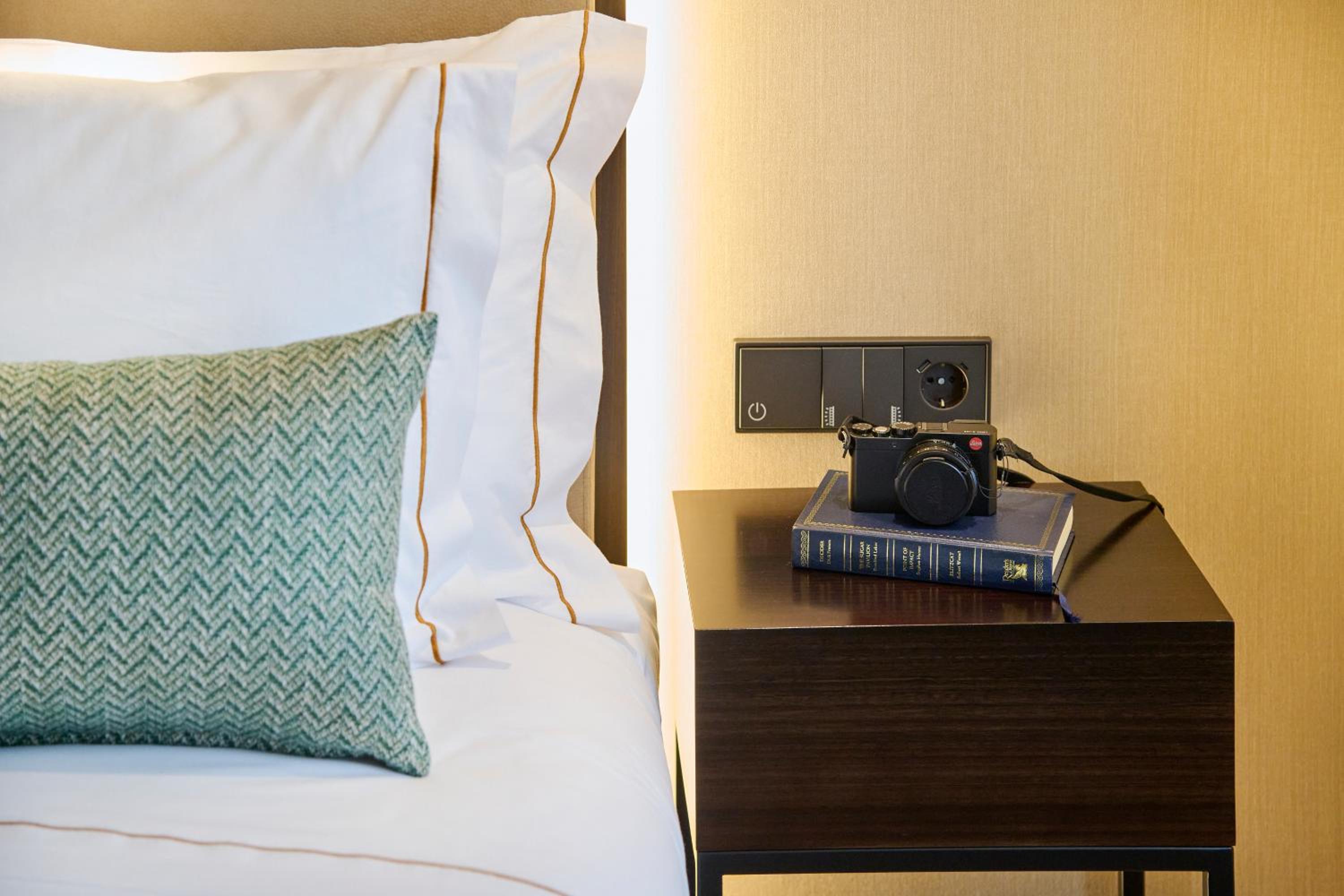 Double or Twin Room with City View - Photo 17