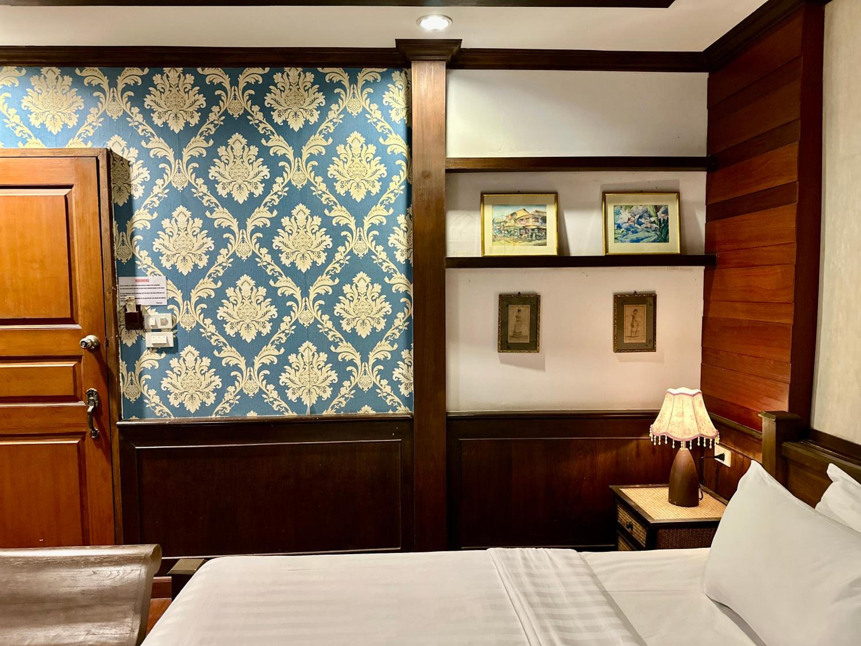 Deluxe Family Room - Photo 12