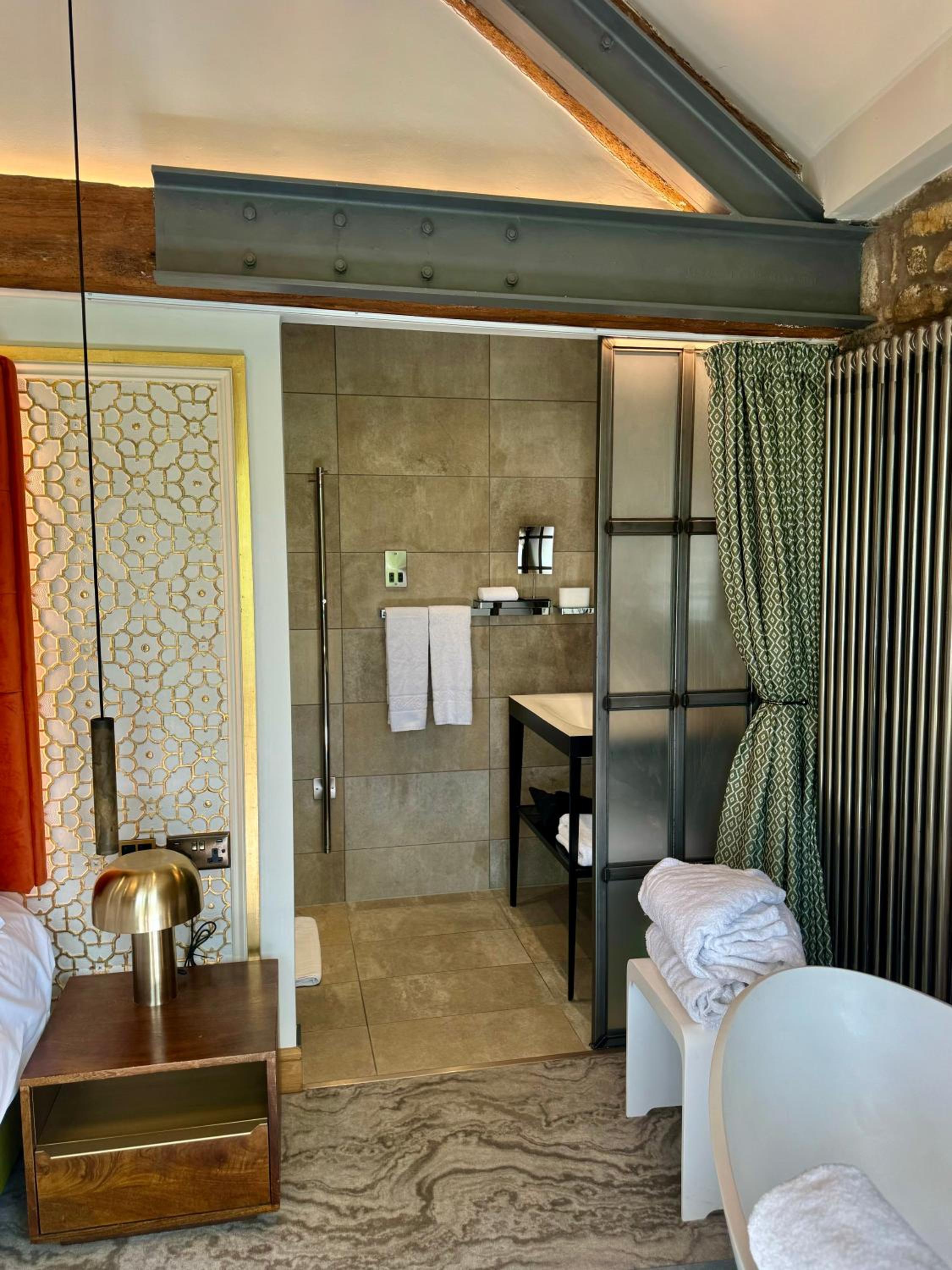 Deluxe King Room - Photo 20