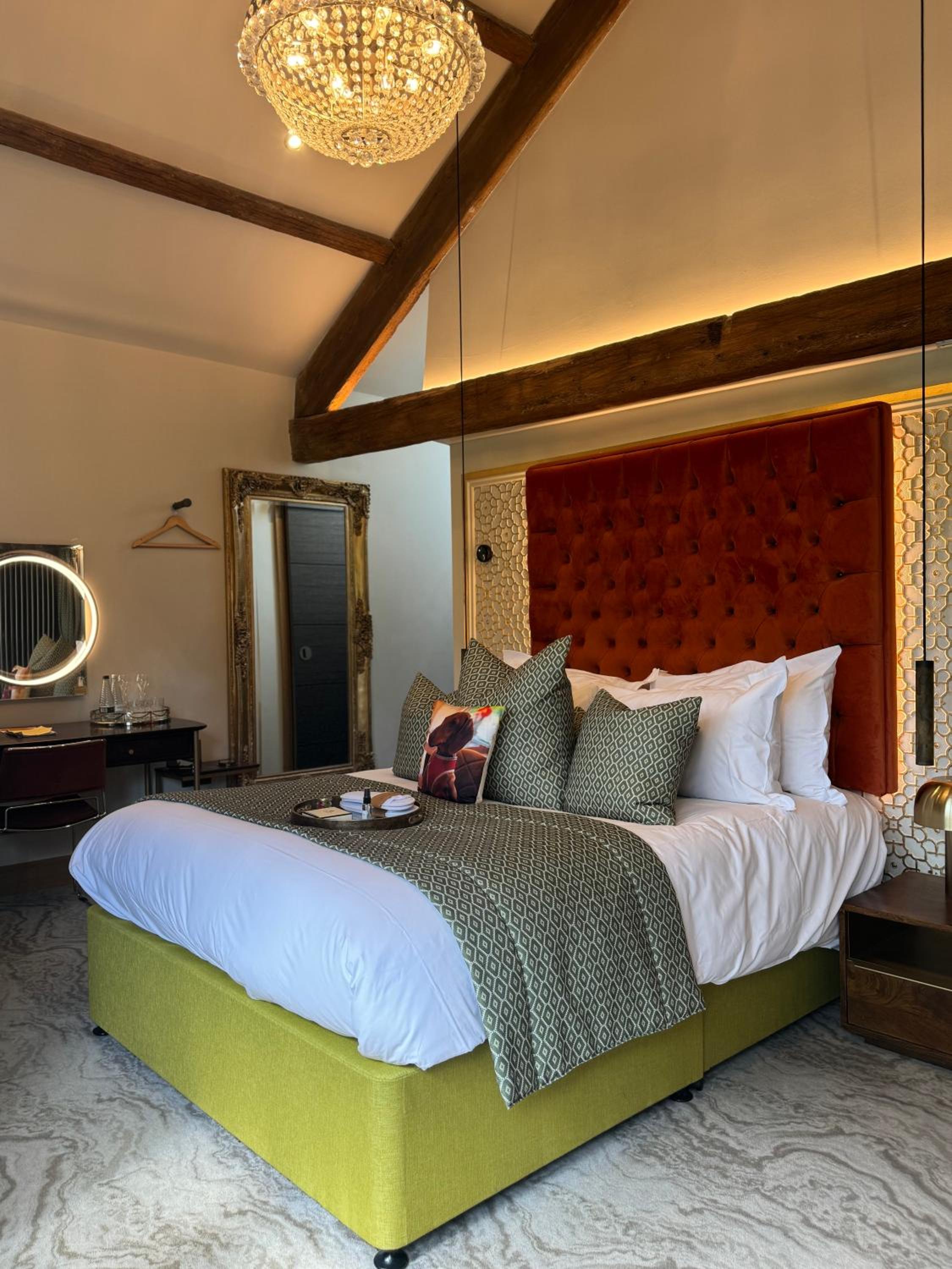 Deluxe King Room - Photo 19