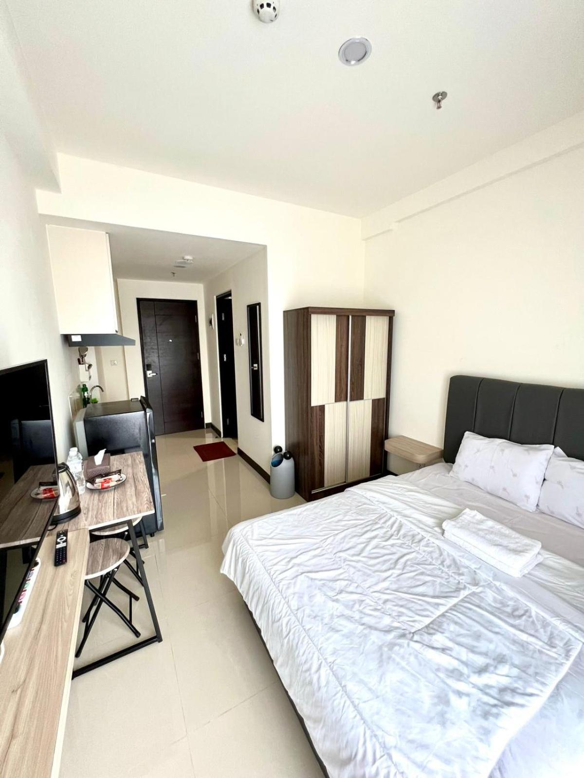 Studio Apartment photo 1