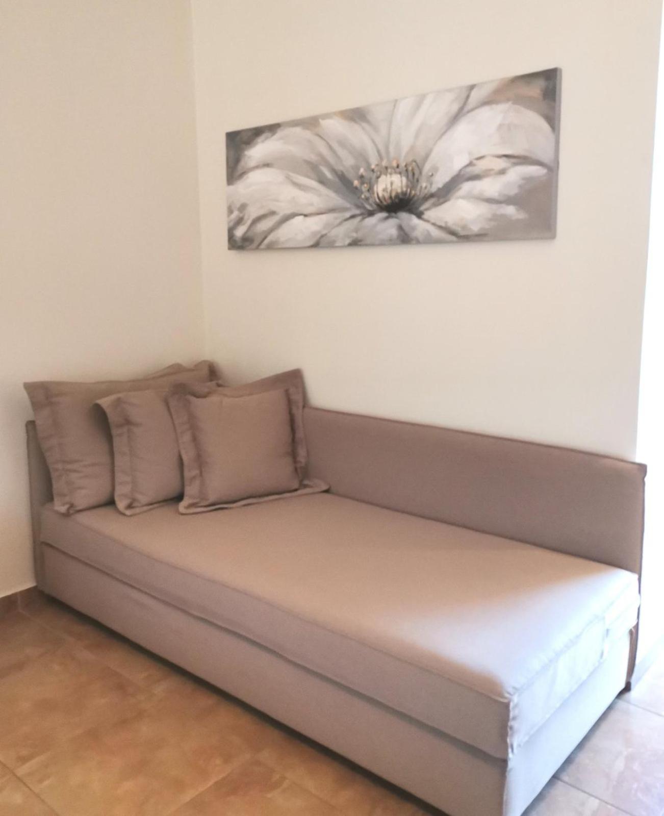 Double Room with Balcony (3 Adults) photo 3