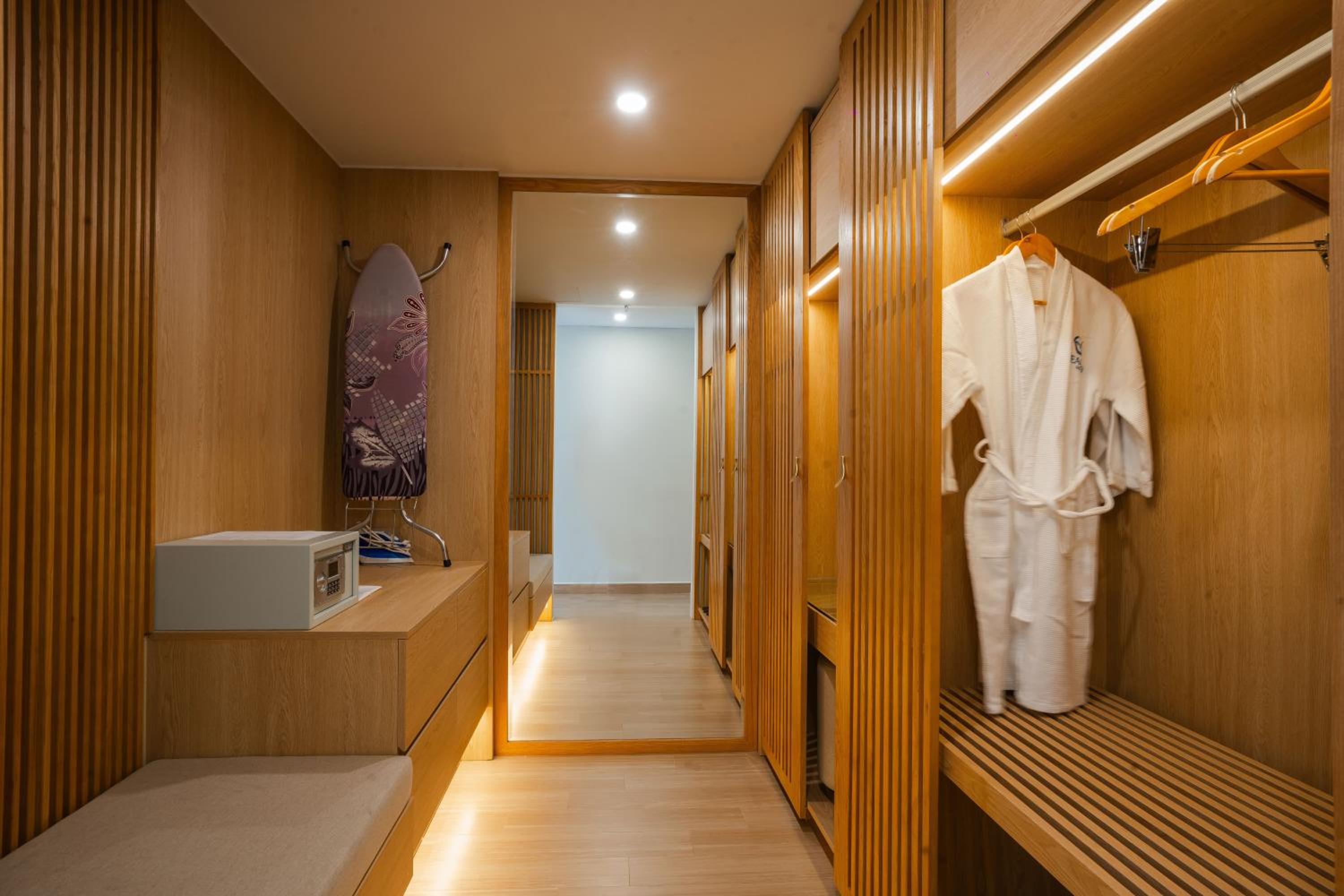 King Suite with Sea View photo 3