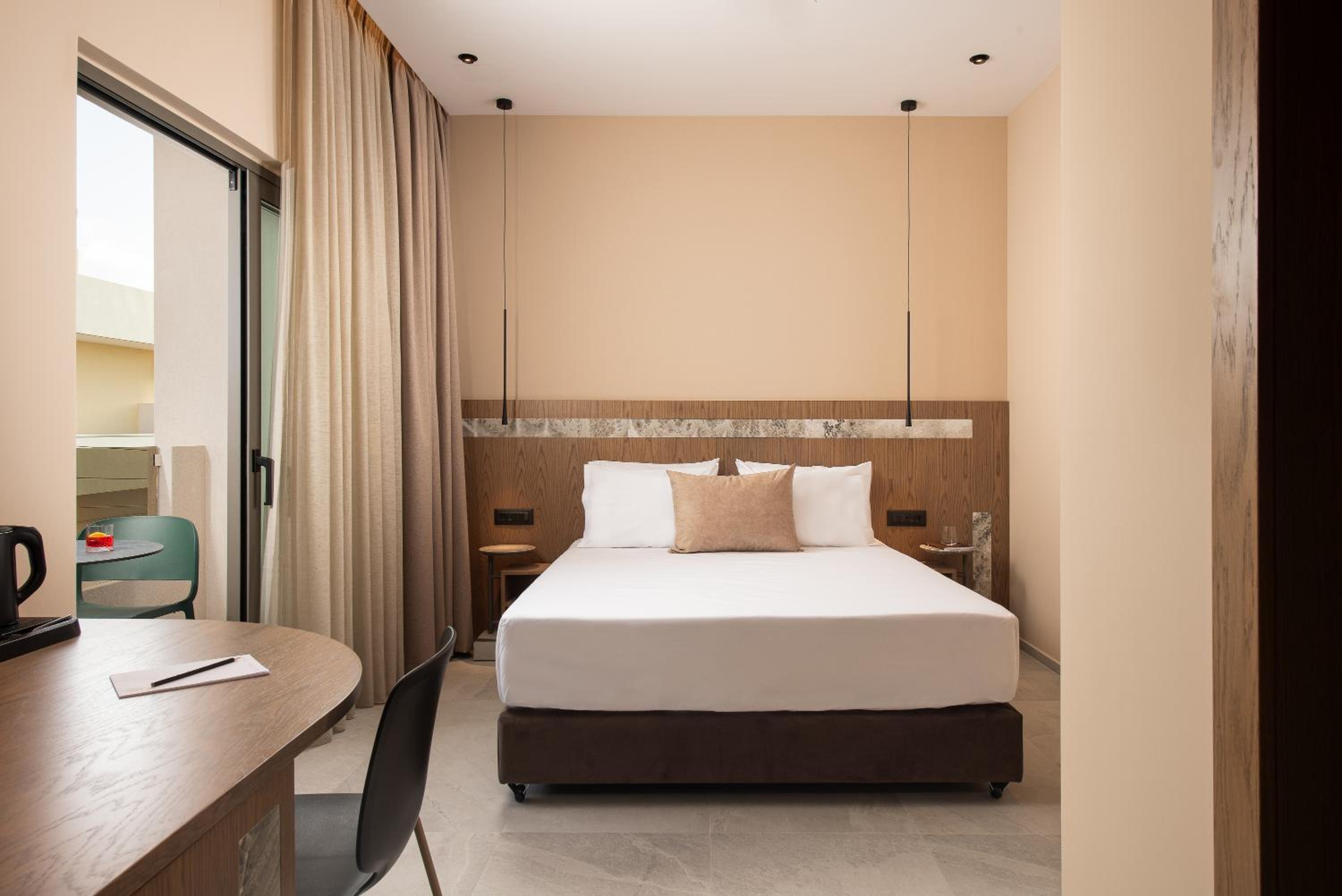 Comfort Room with City View - Photo 5