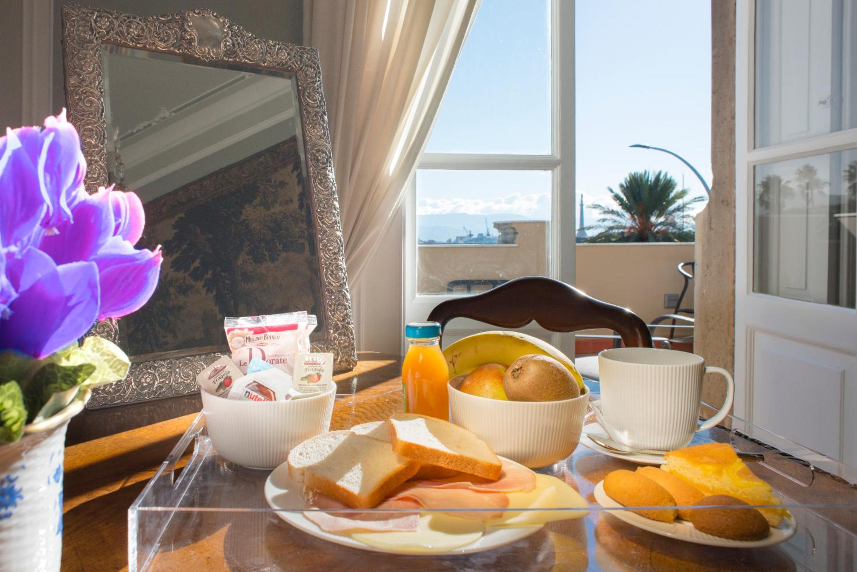Double Room with Balcony and Sea View - Photo 2