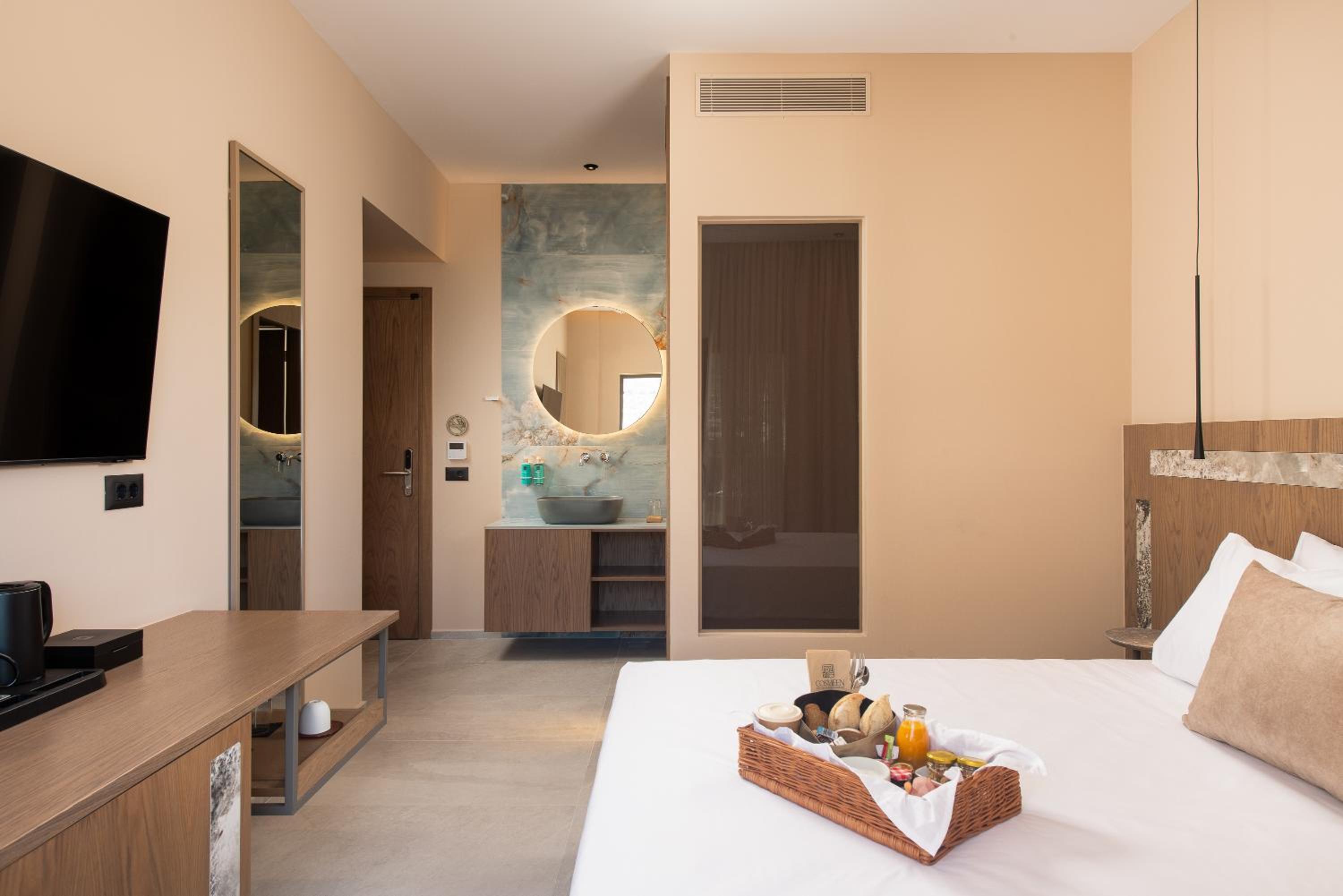Comfort Room with City View - Photo 12