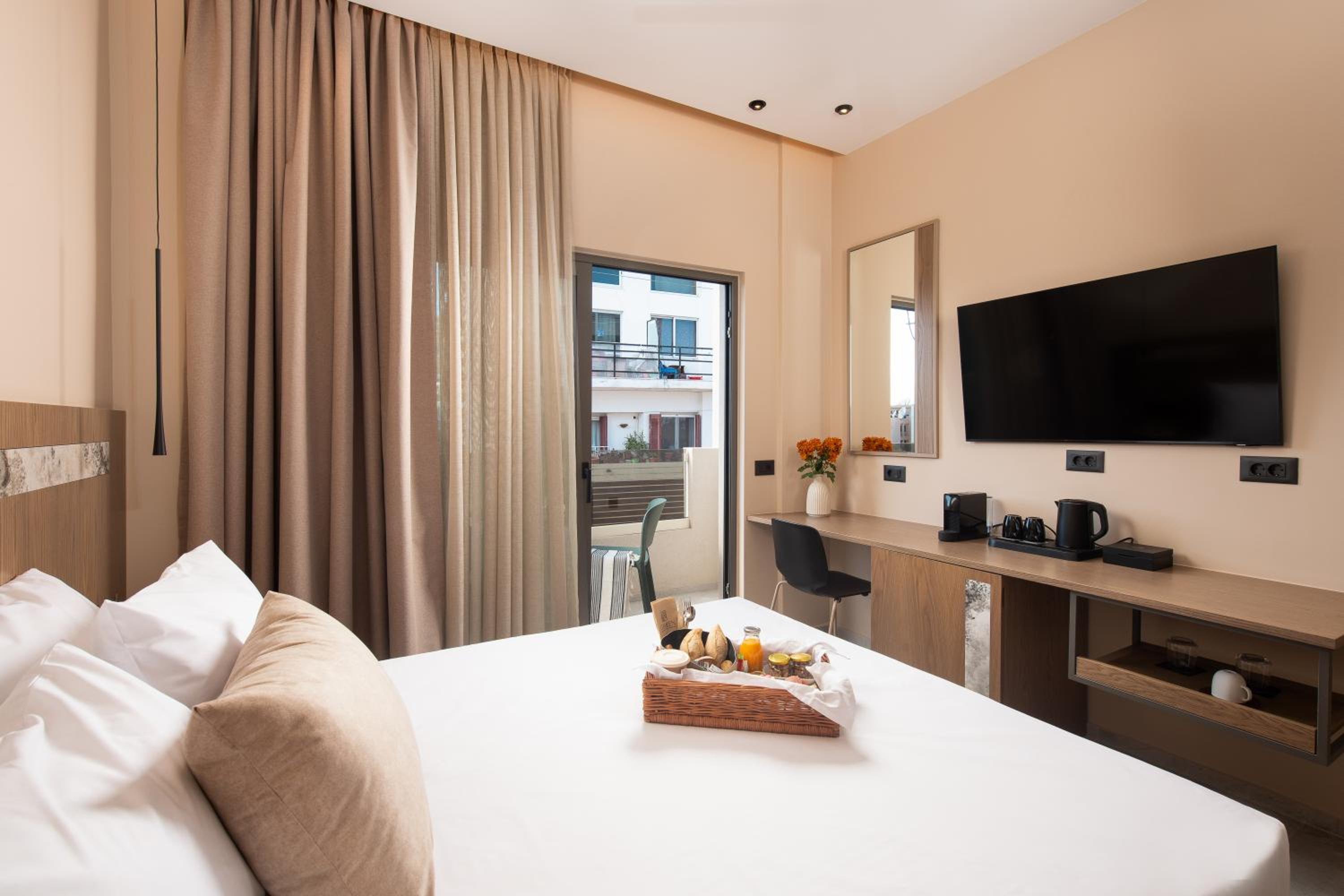 Comfort Room with City View - Photo 19