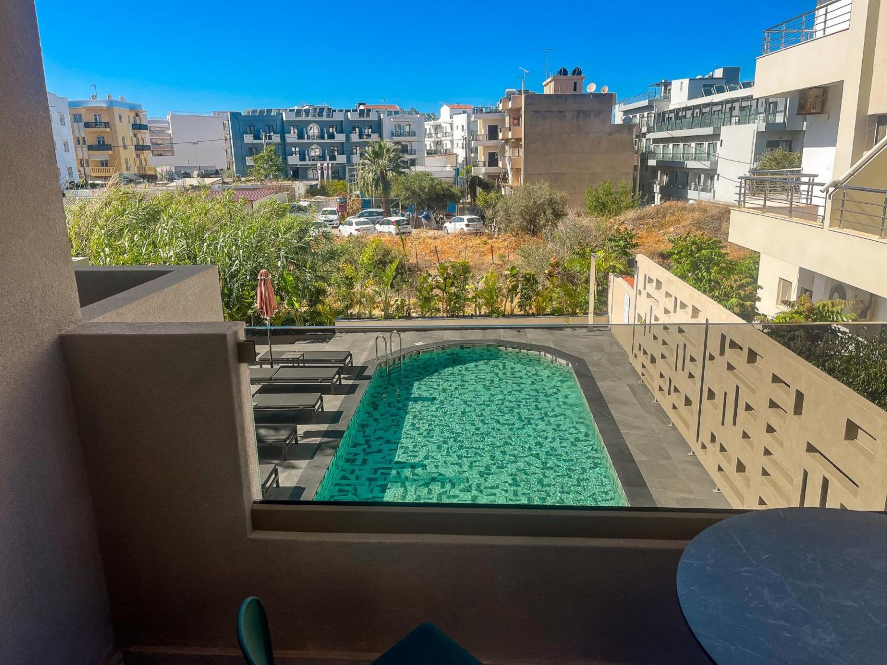 Deluxe Double Room with Pool View - Photo 15