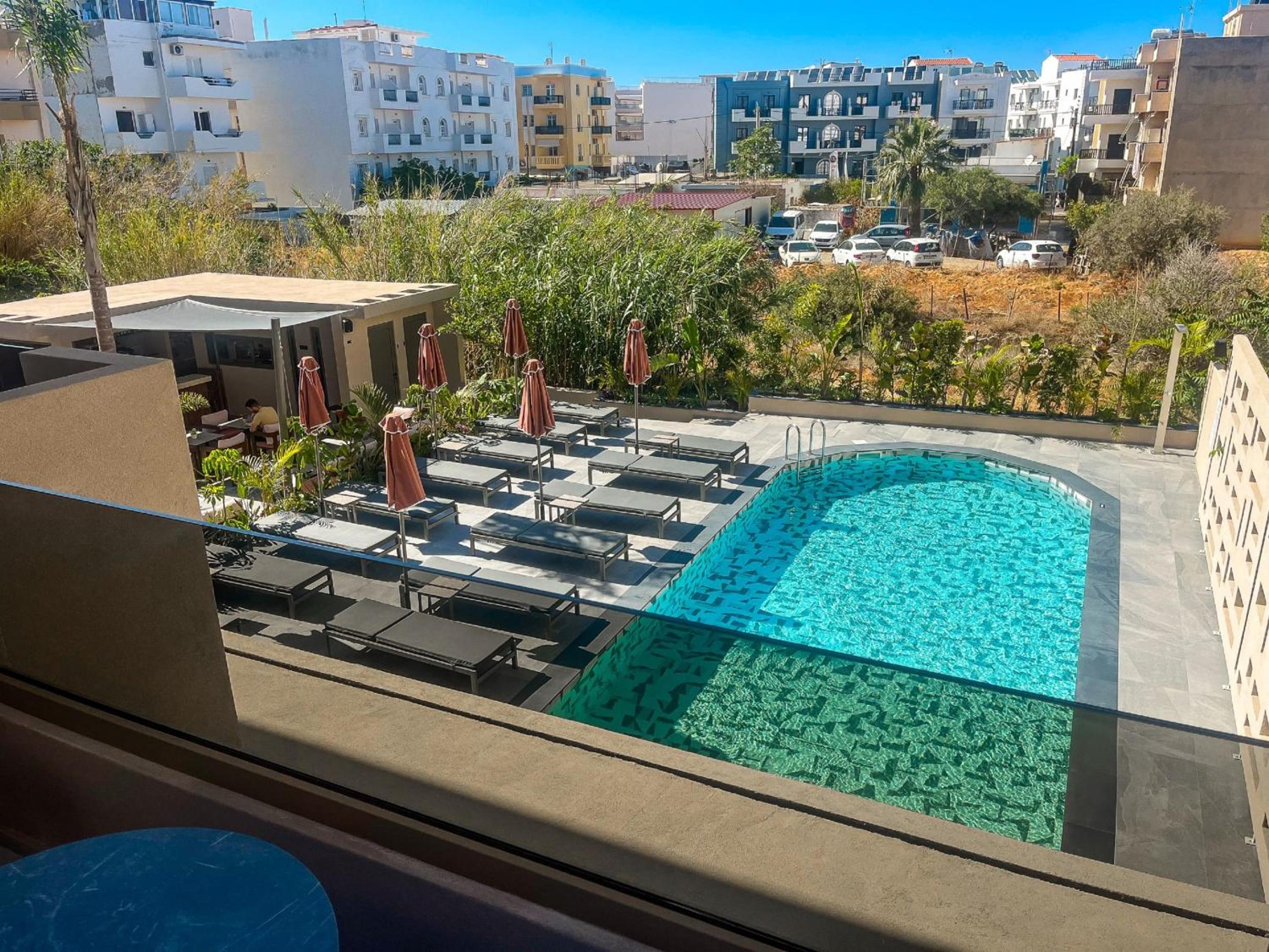 Deluxe Double Room with Pool View - Photo 5