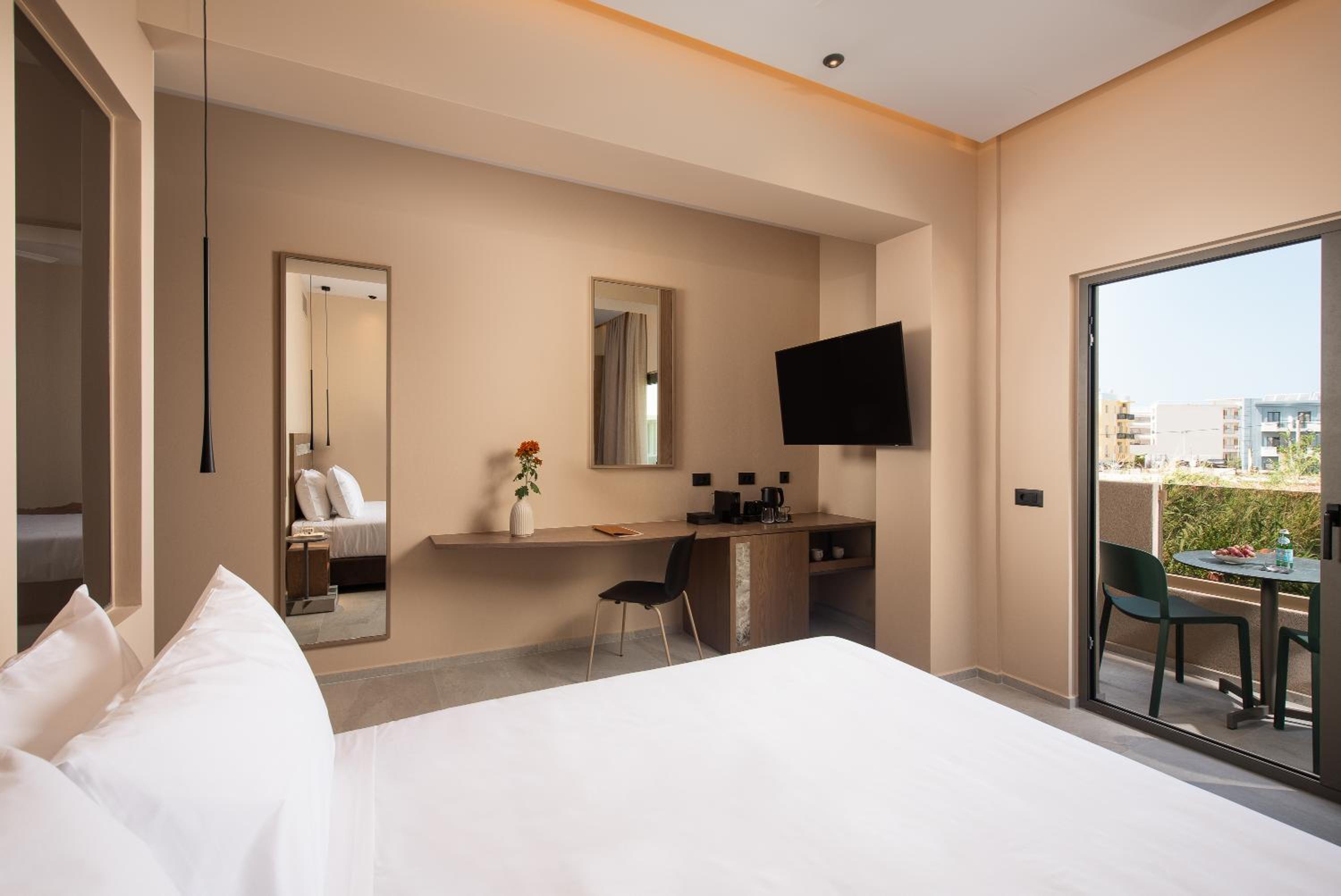 Deluxe Double Room with Pool View - Photo 3