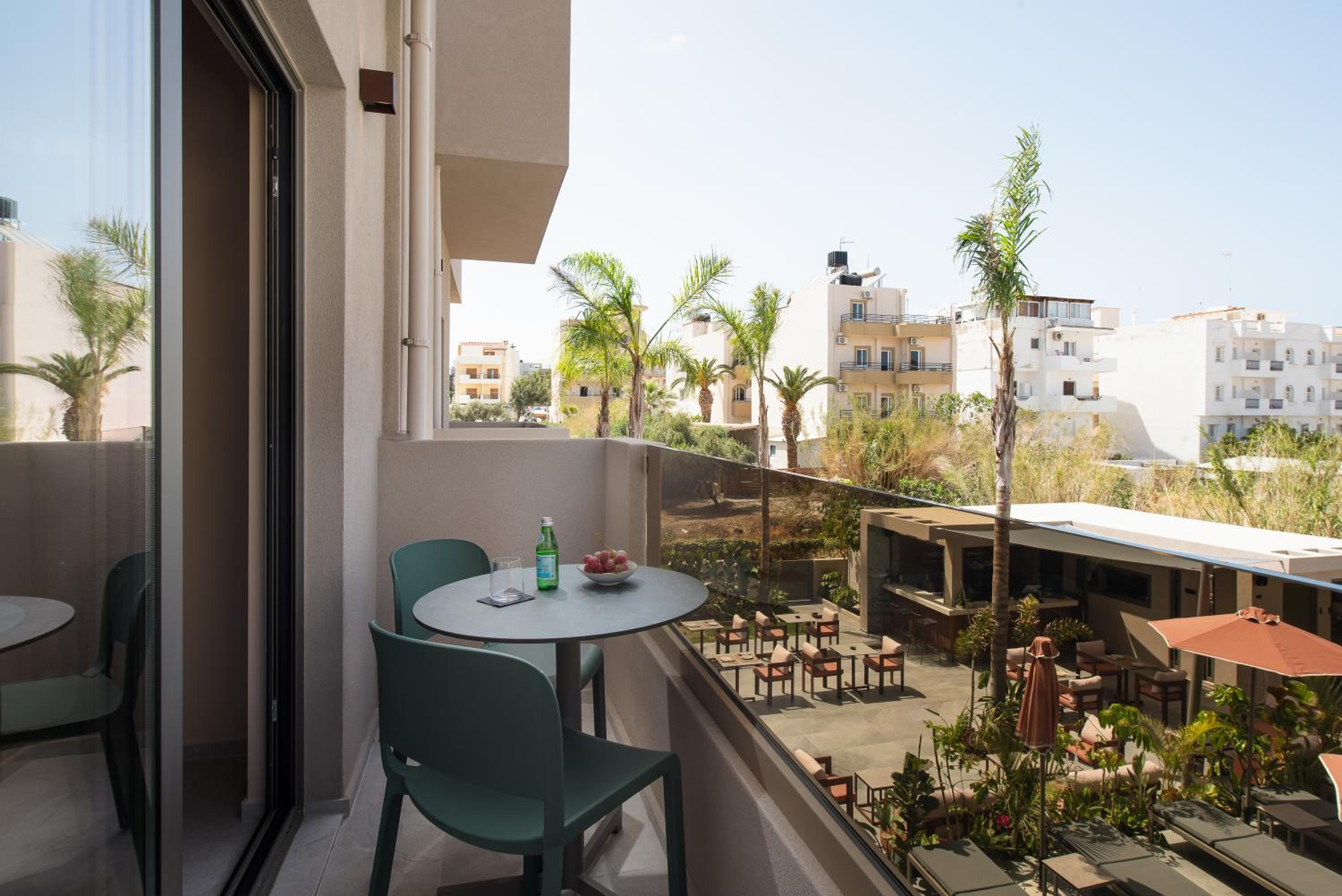 Deluxe Double Room with Pool View - Photo 6