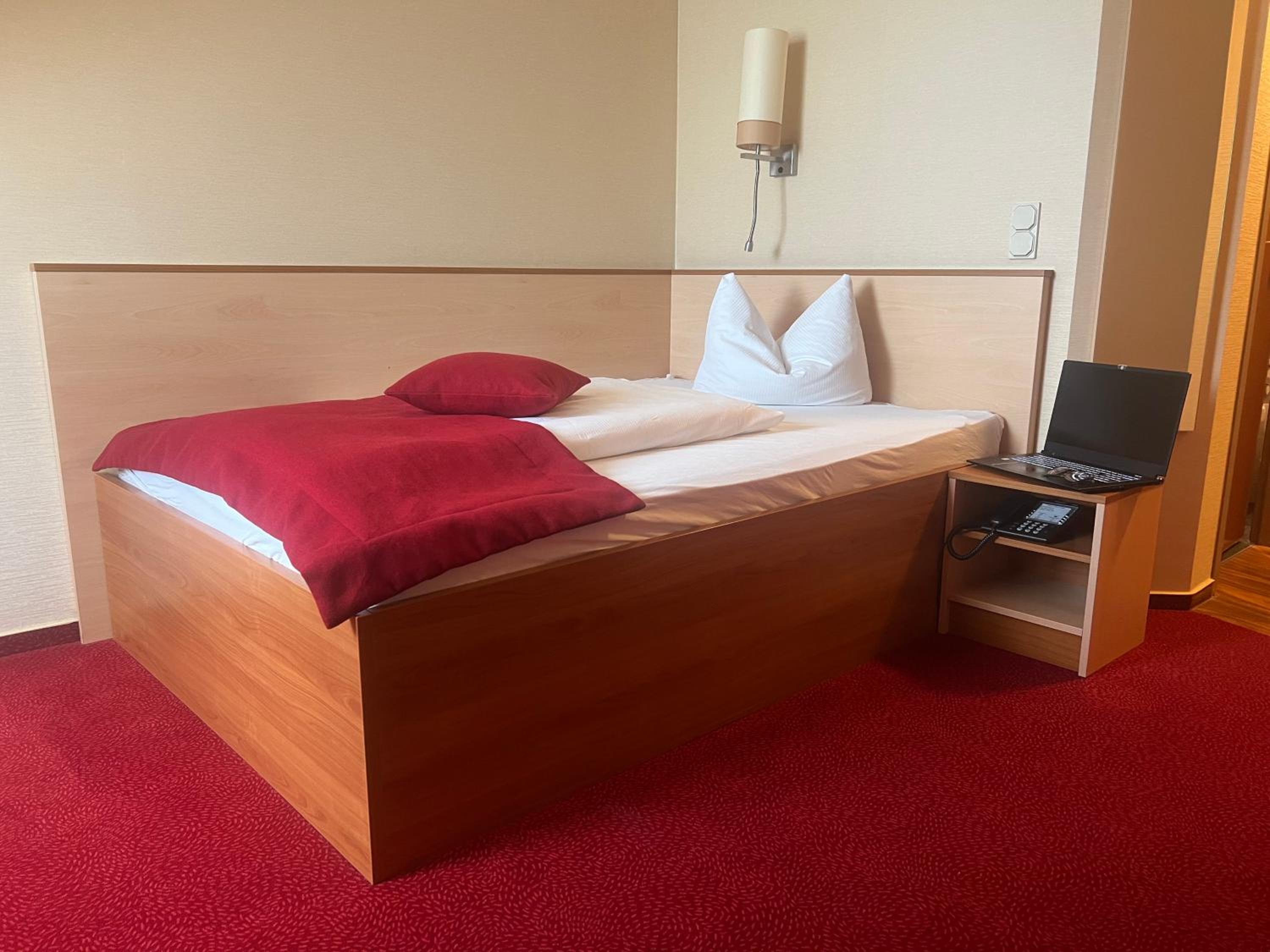 Singleroom with Queen Size Bed