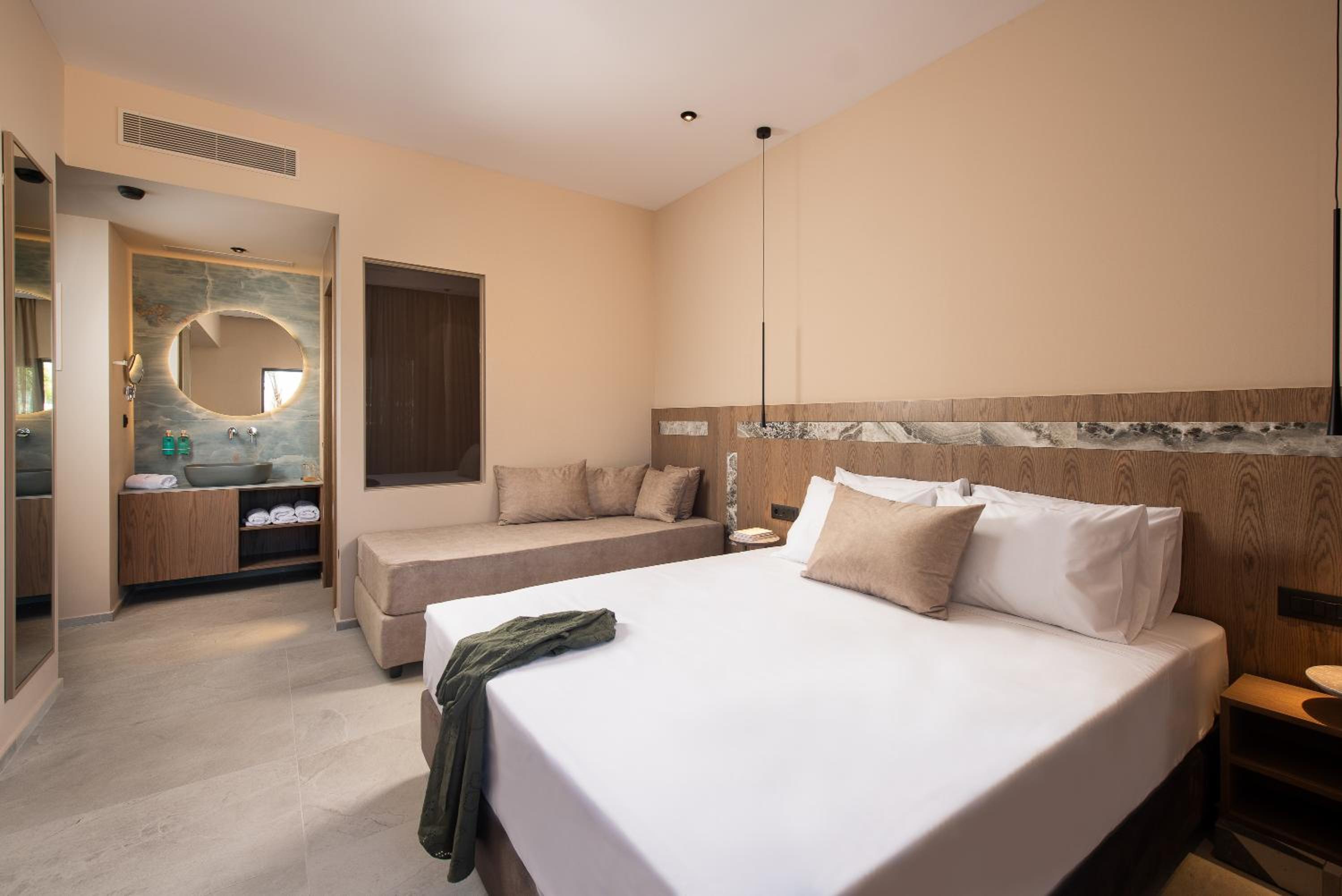 Deluxe Triple Room with Pool View - Photo 1
